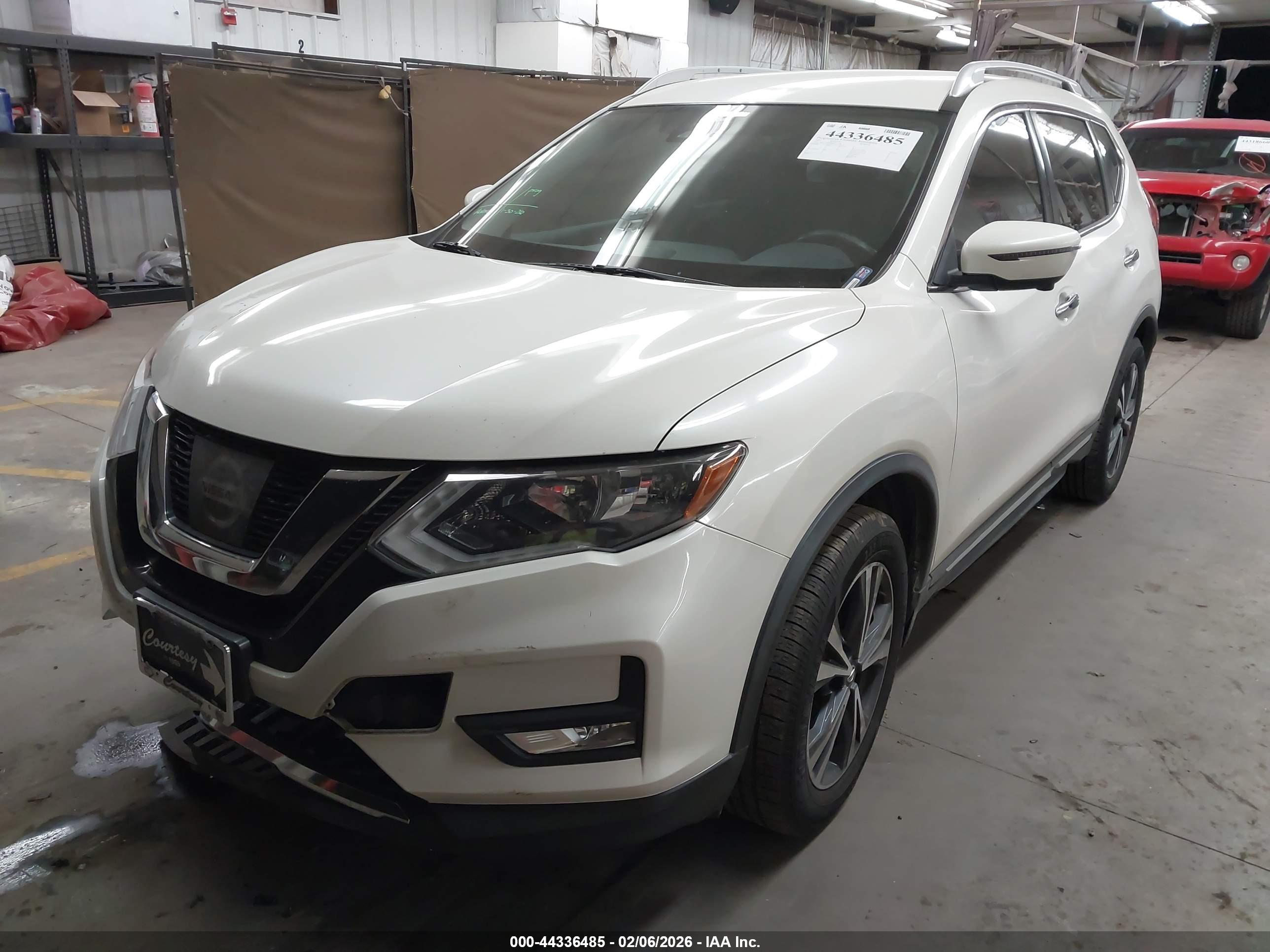 NISSAN ROGUE image 2