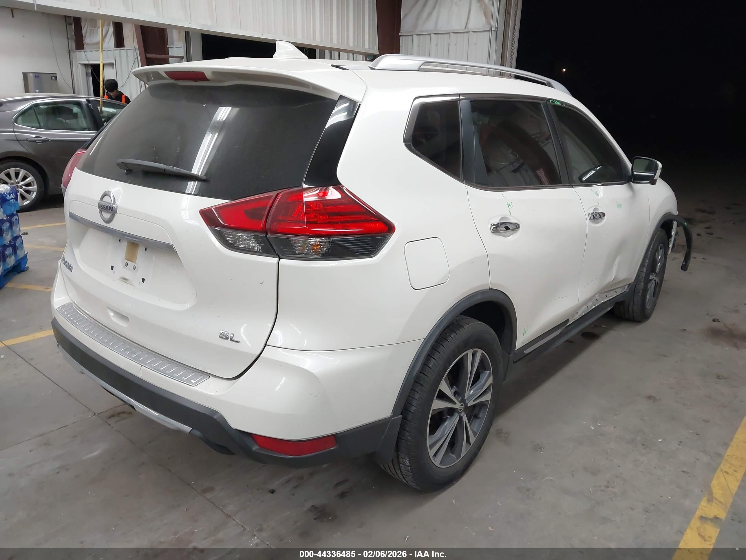 NISSAN ROGUE image 4