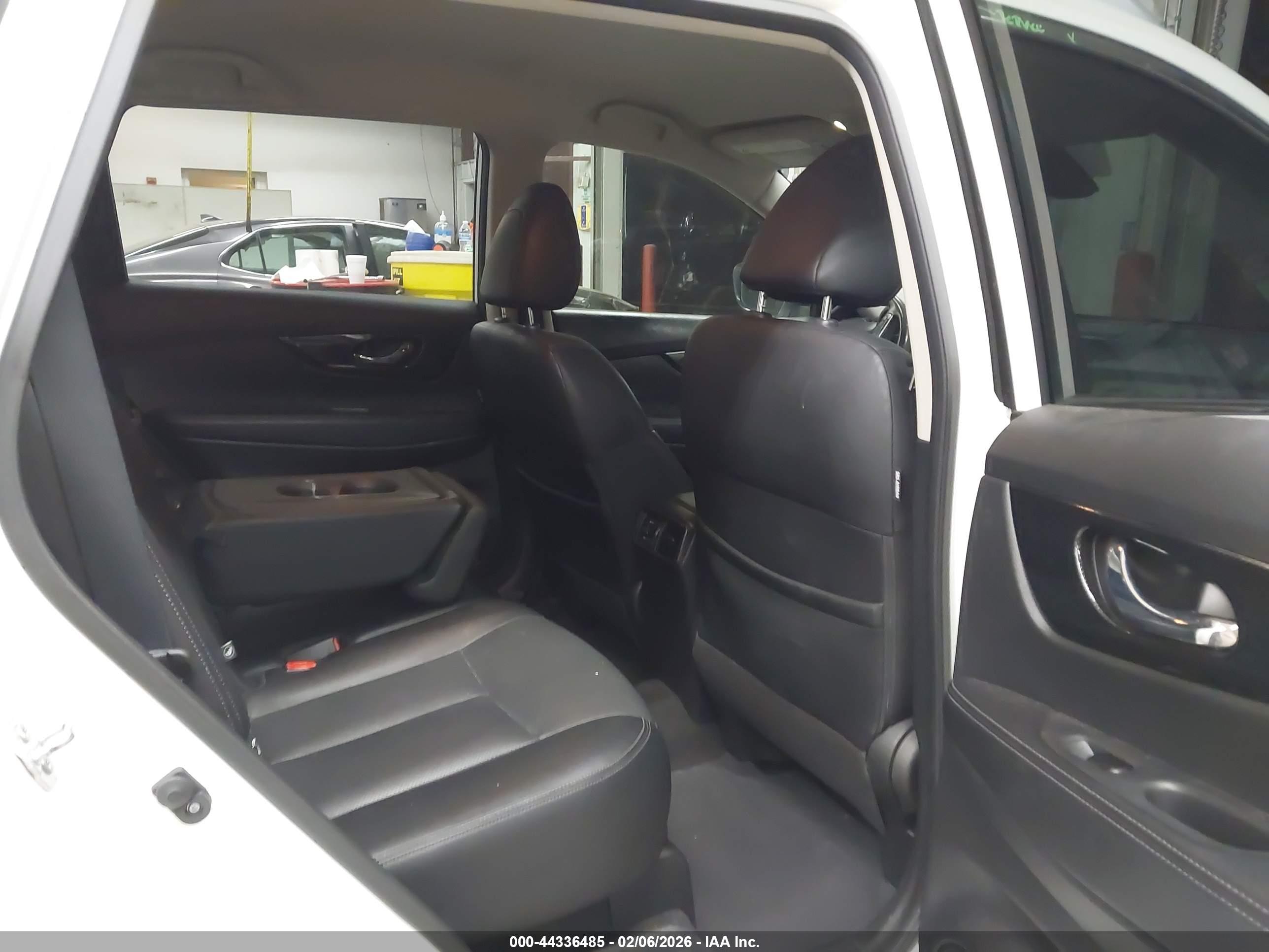 NISSAN ROGUE image 8