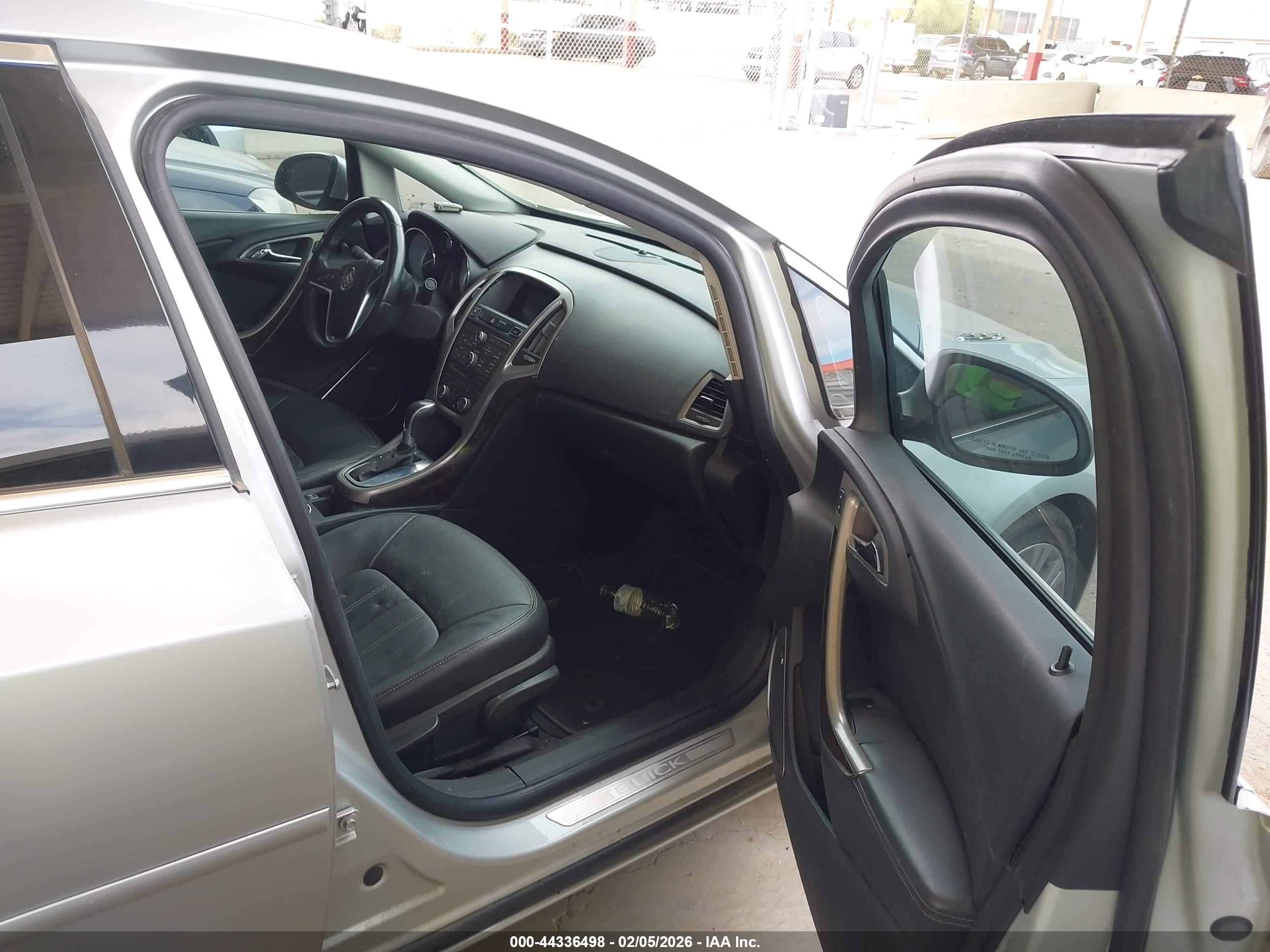 BUICK VERANO image 5