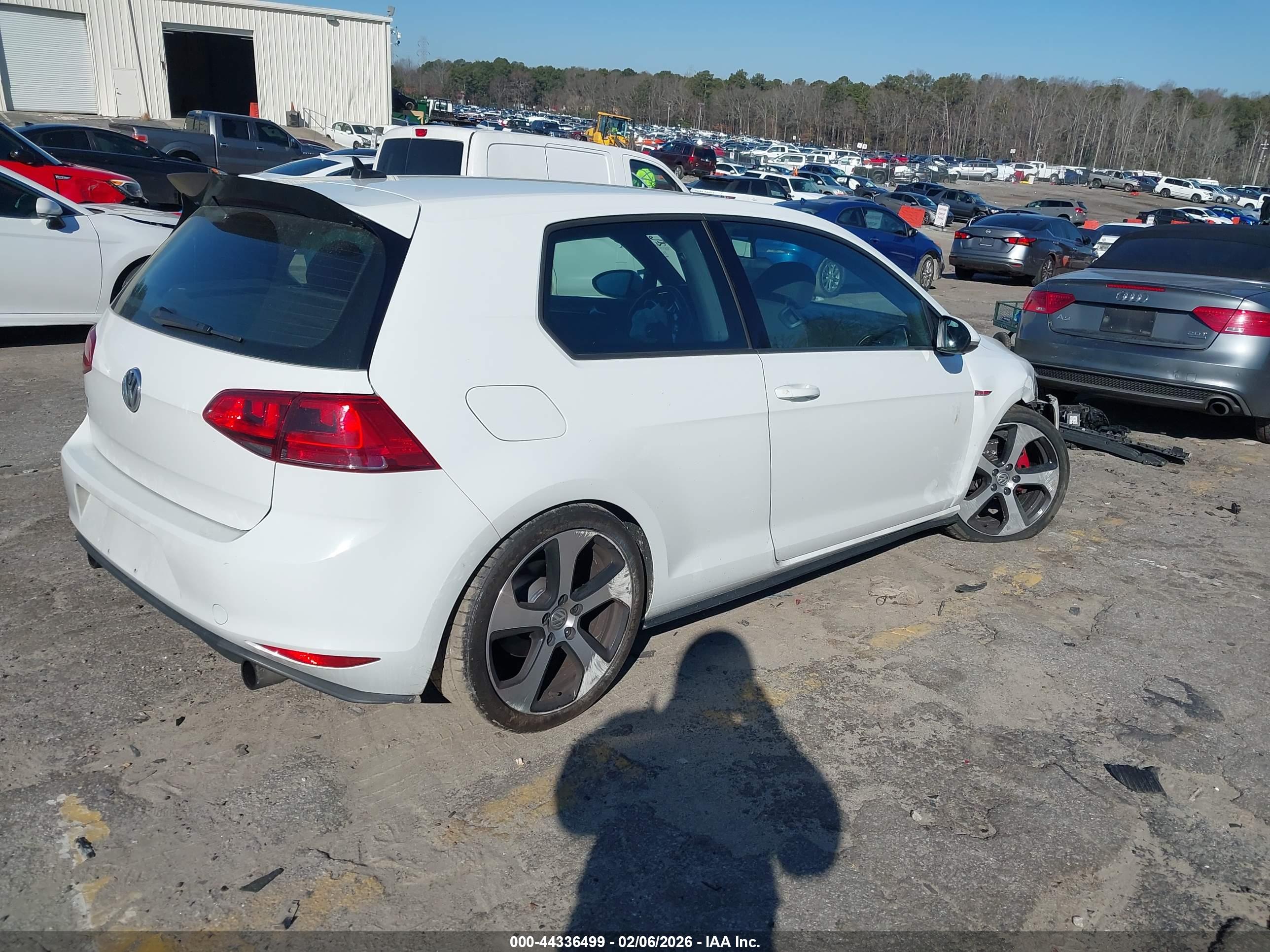 VOLKSWAGEN GOLF image 4