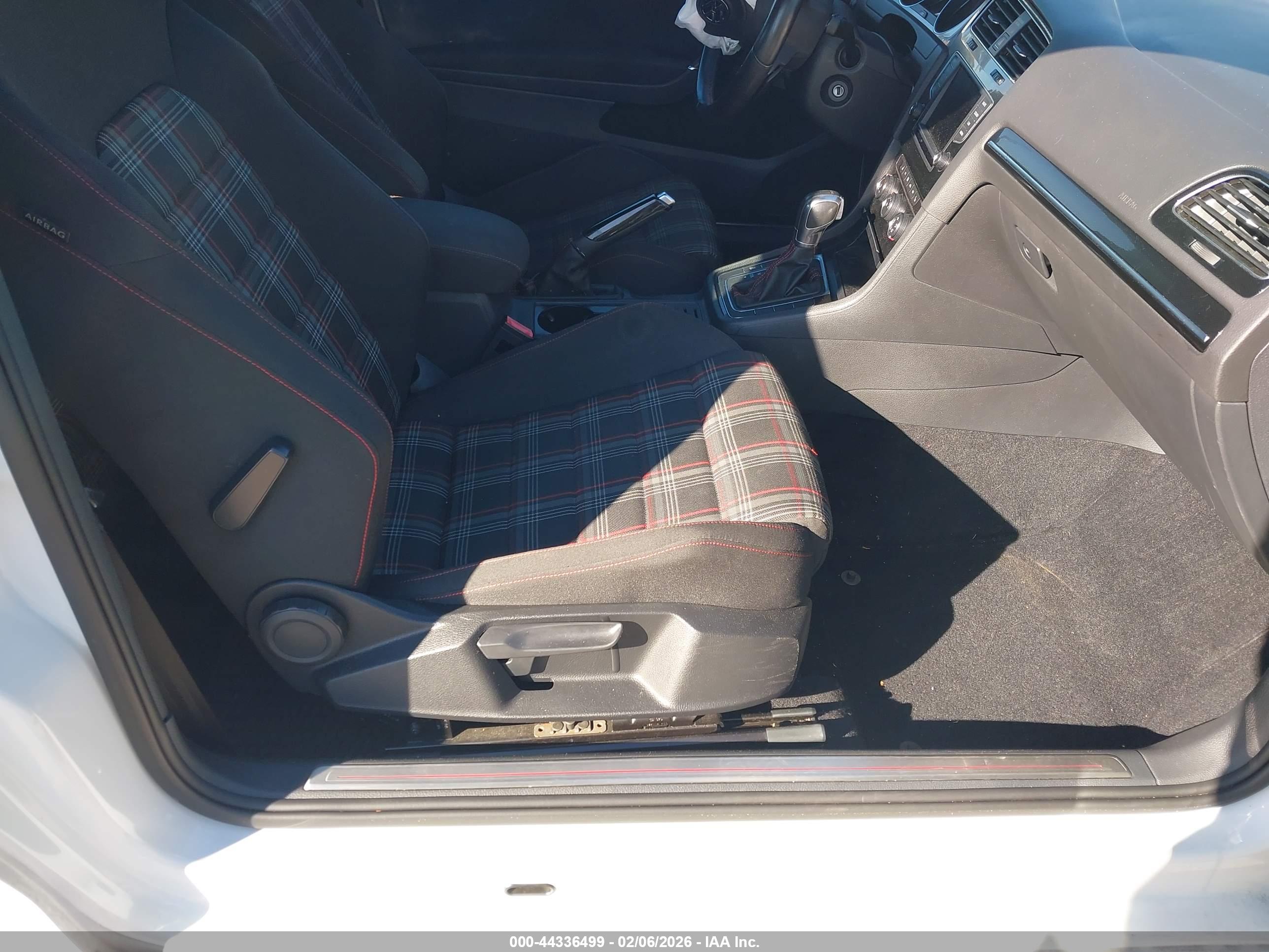 VOLKSWAGEN GOLF image 5