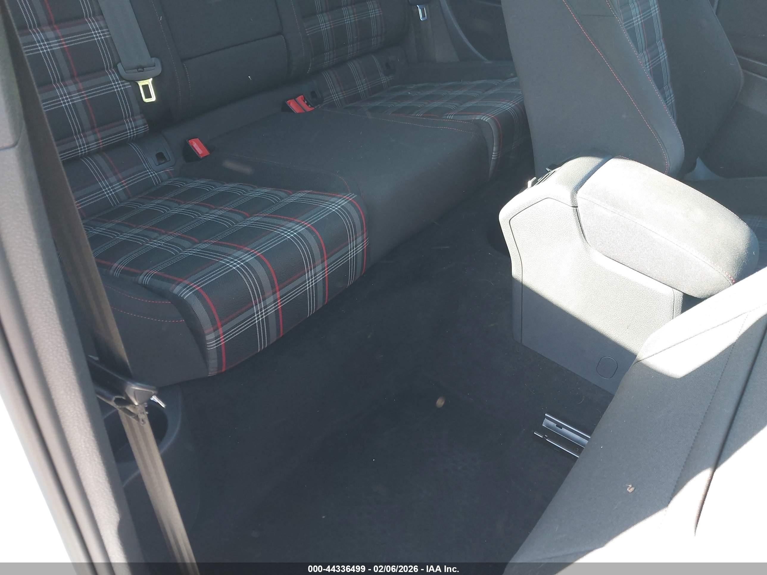 VOLKSWAGEN GOLF image 8