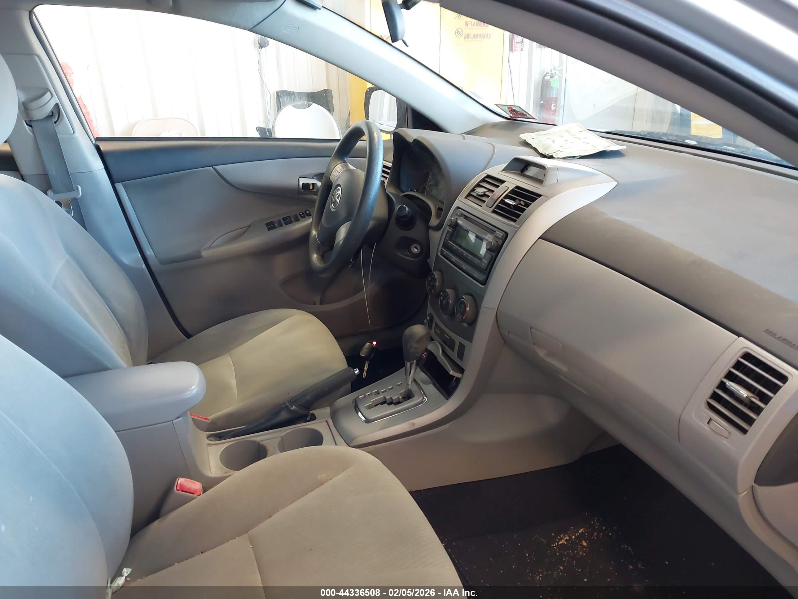 TOYOTA COROLLA image 5