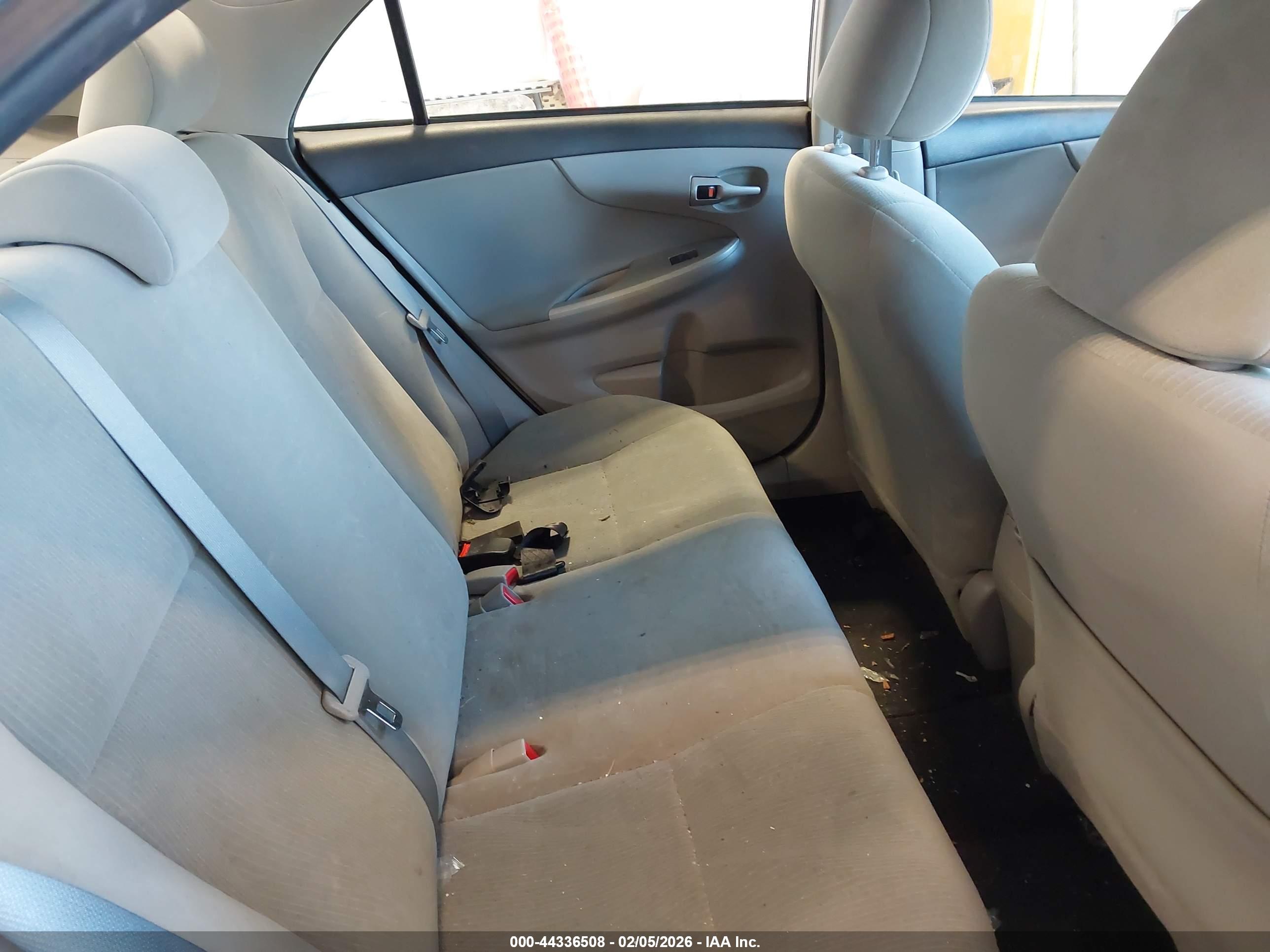 TOYOTA COROLLA image 8