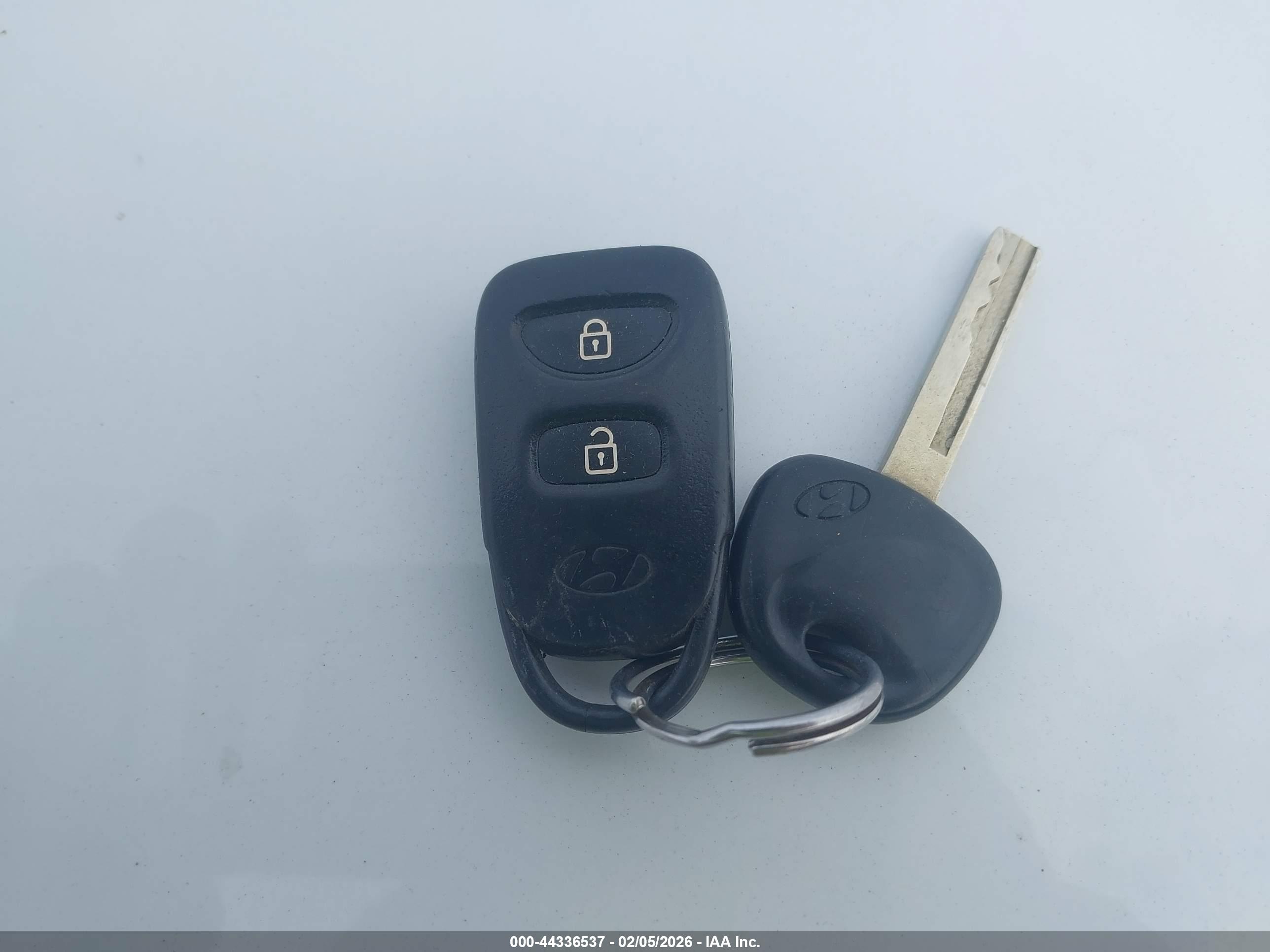 HYUNDAI ACCENT image 11