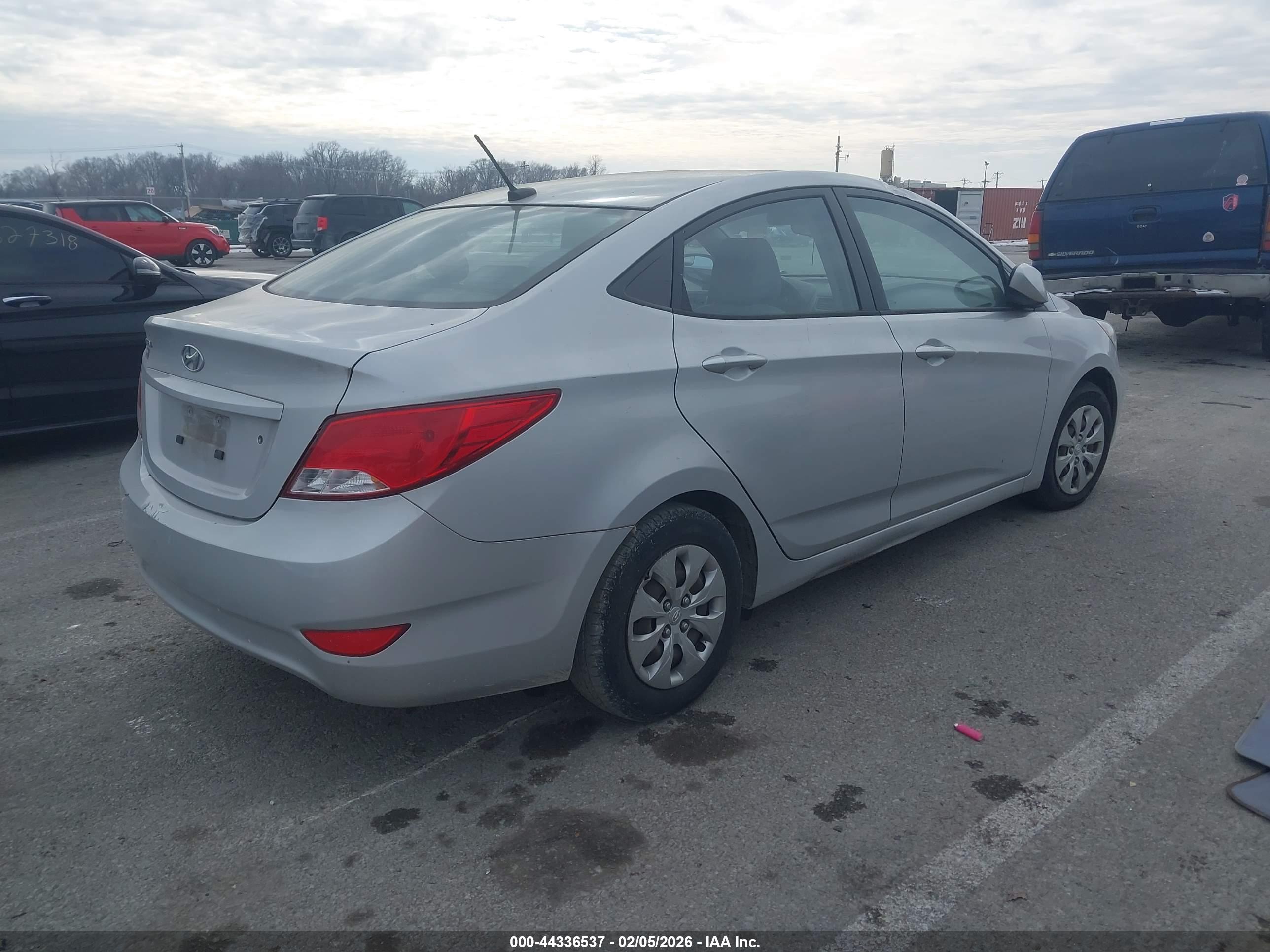 HYUNDAI ACCENT image 4