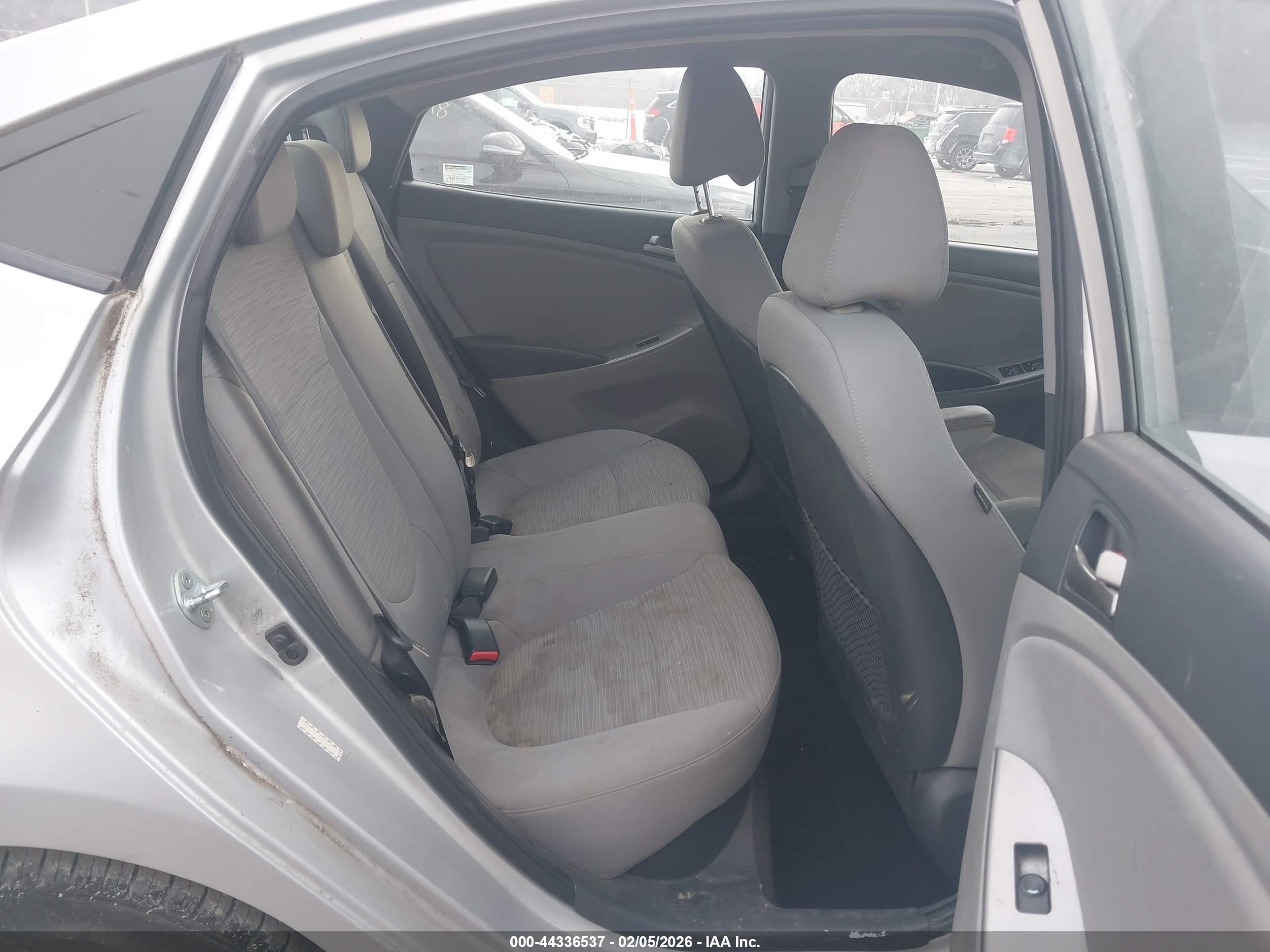 HYUNDAI ACCENT image 8