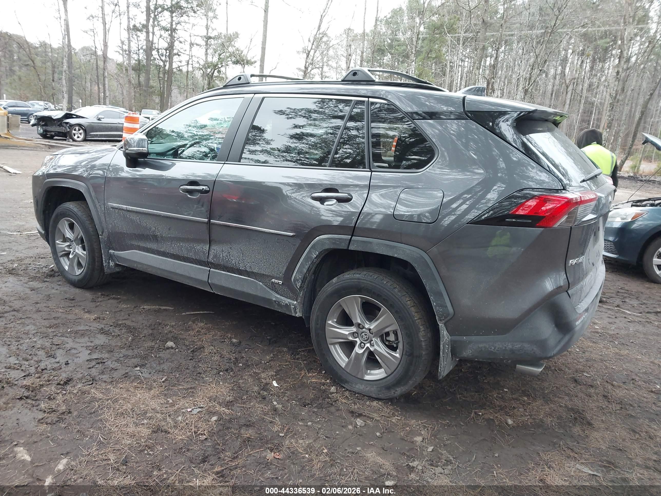 TOYOTA RAV4 image 3