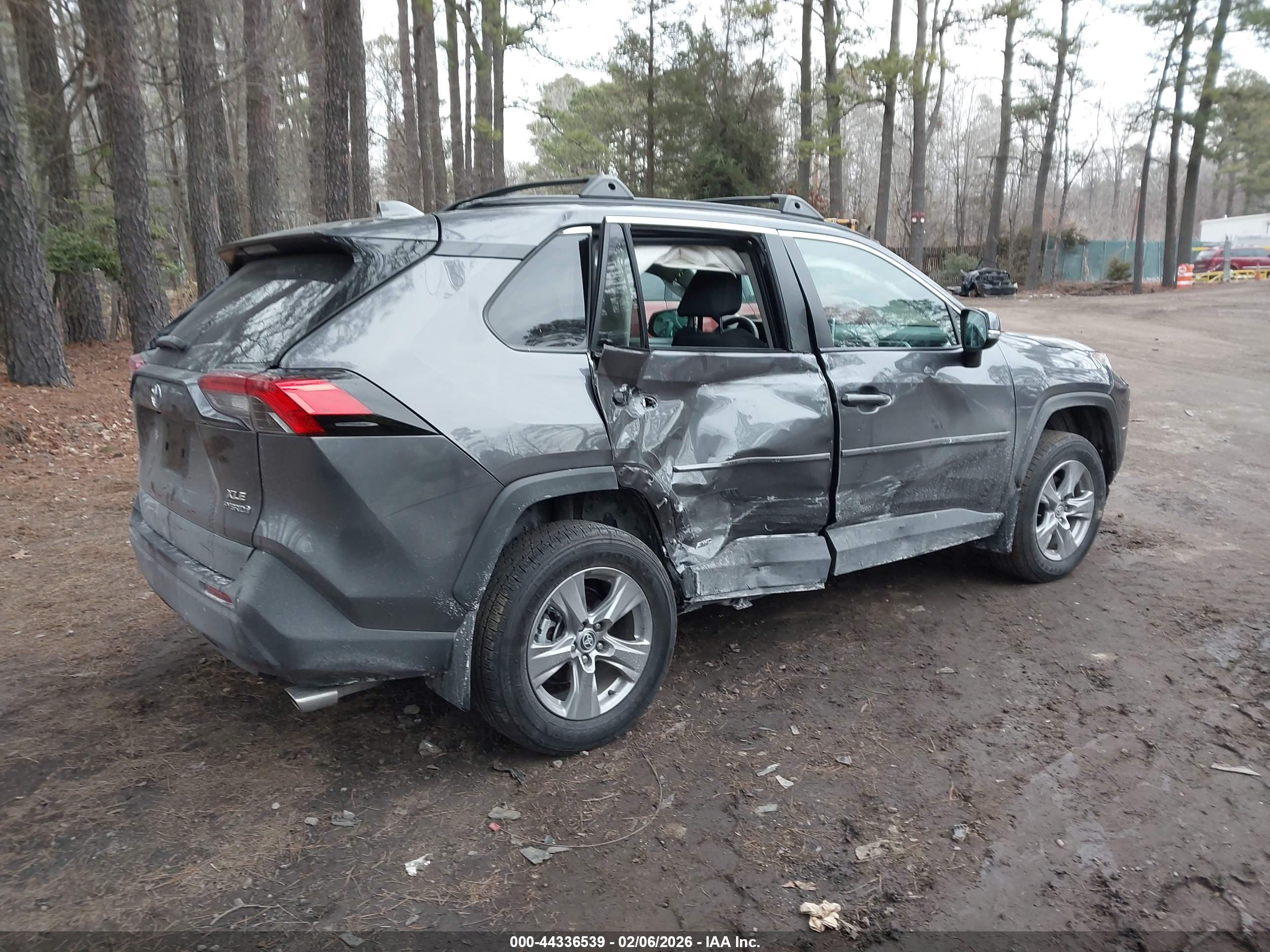 TOYOTA RAV4 image 4