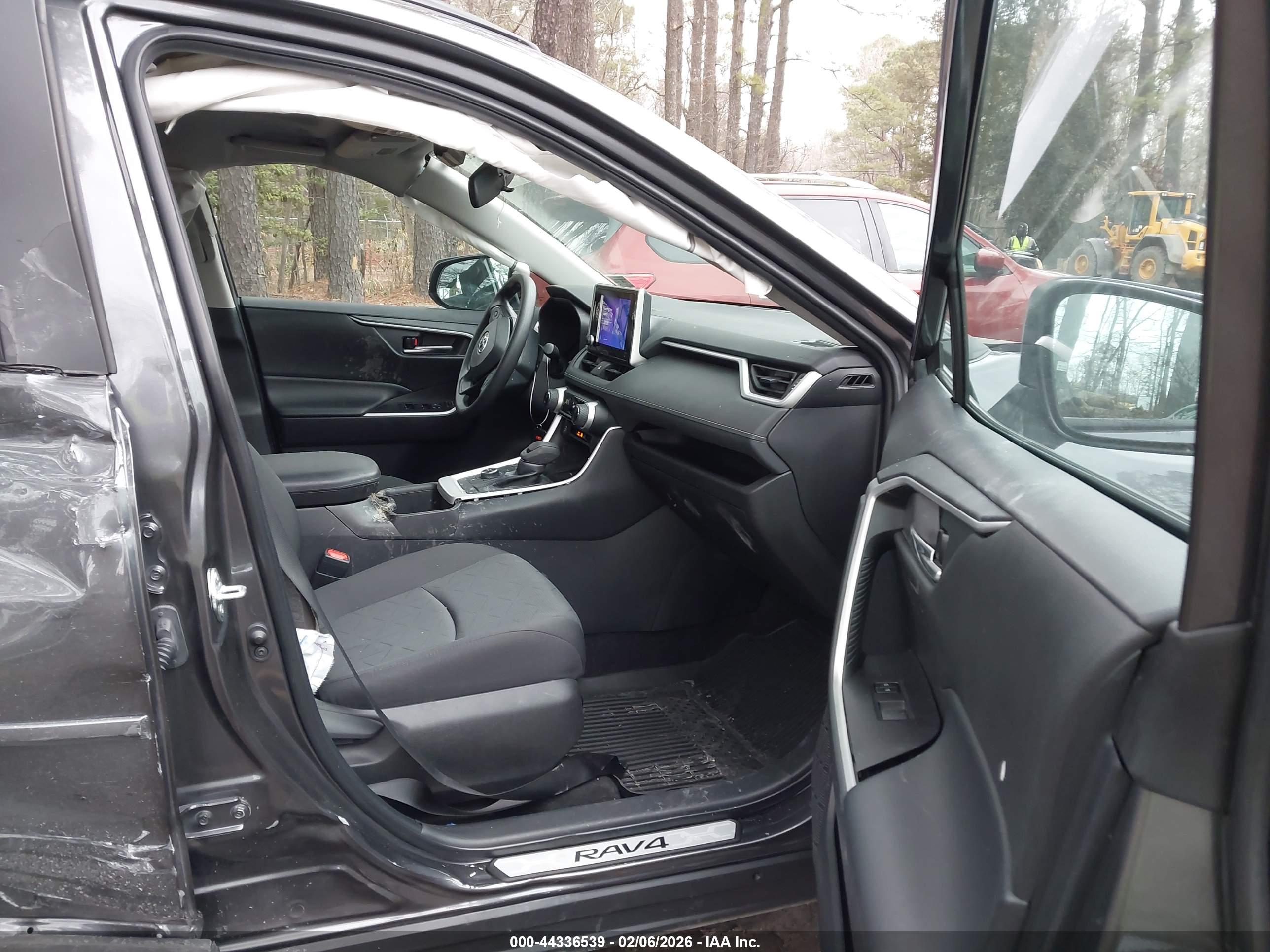 TOYOTA RAV4 image 5