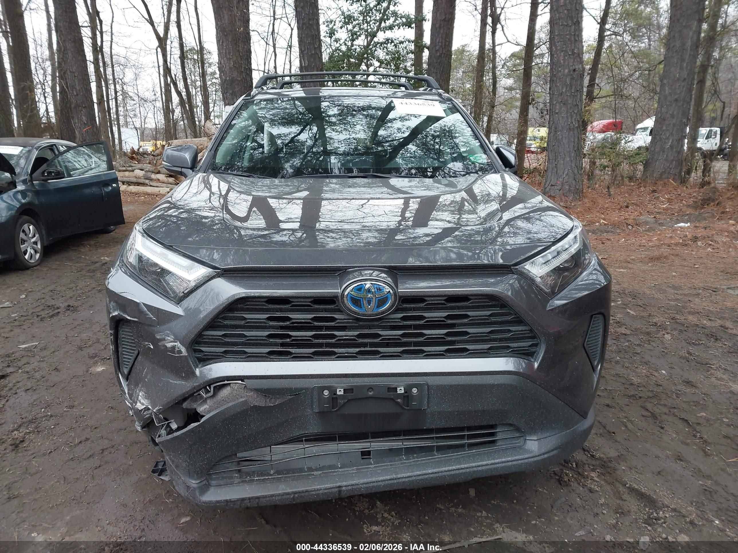 TOYOTA RAV4 image 6