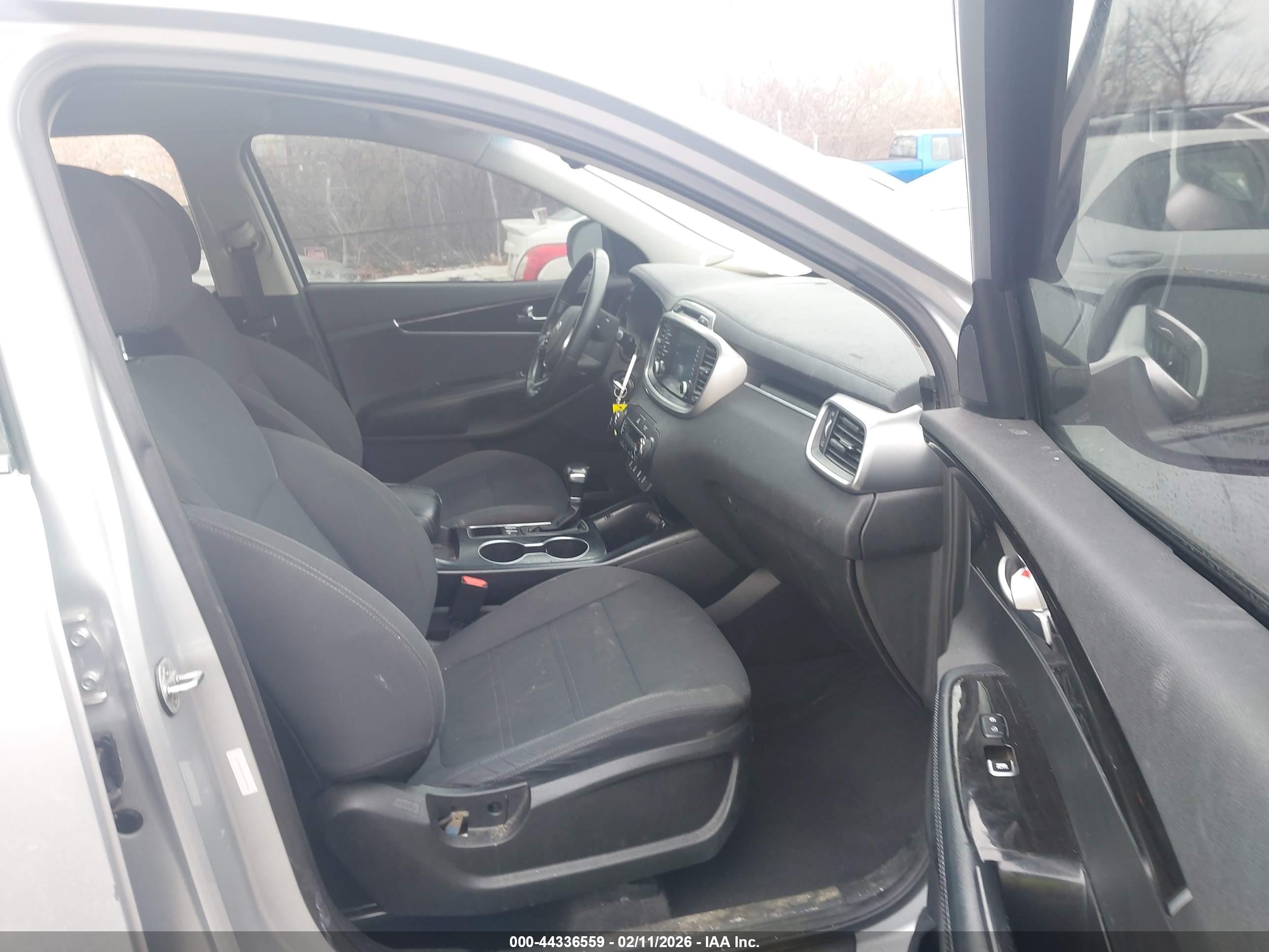 KIA SORENTO image 5