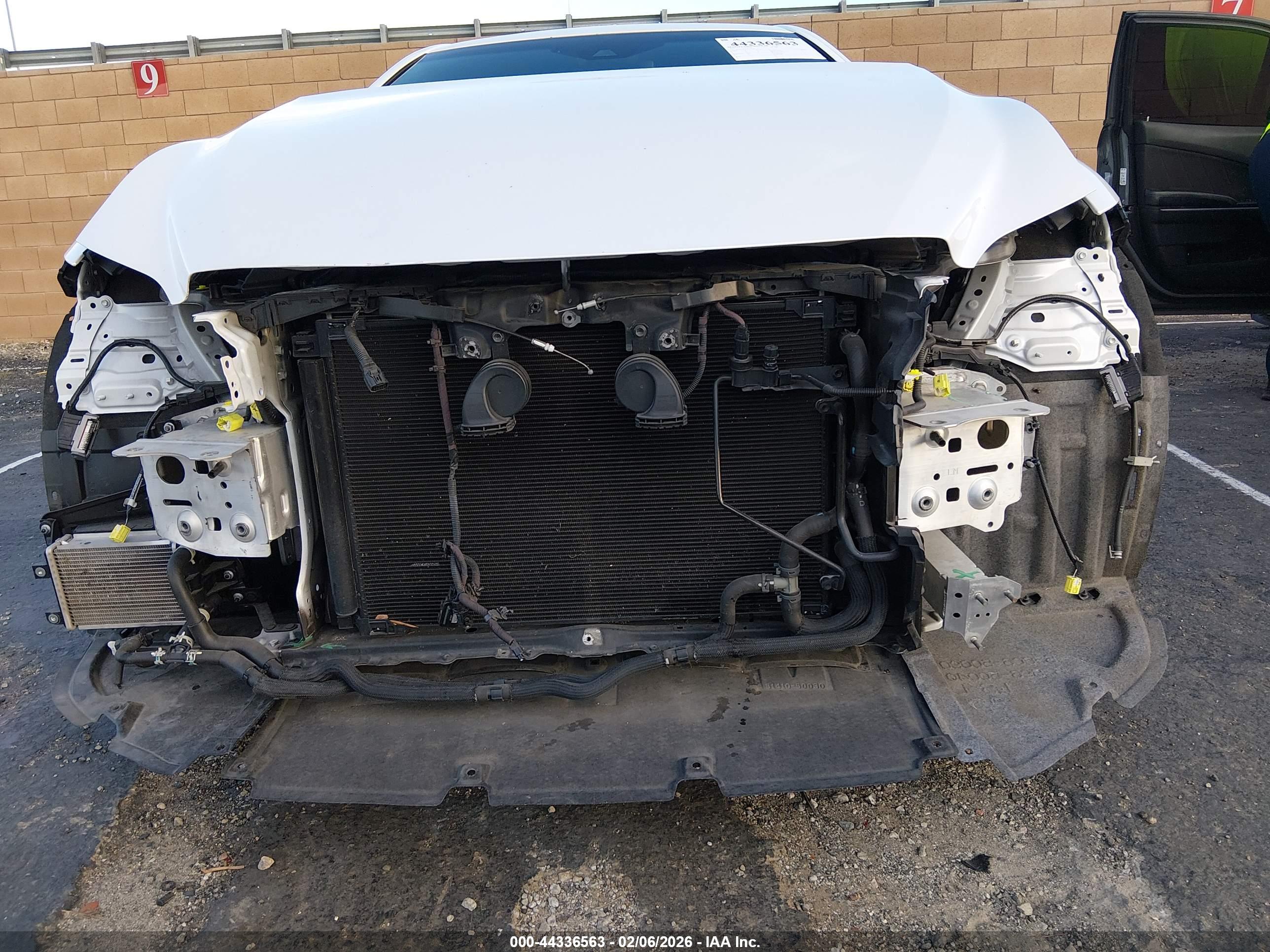 LEXUS LS image 6