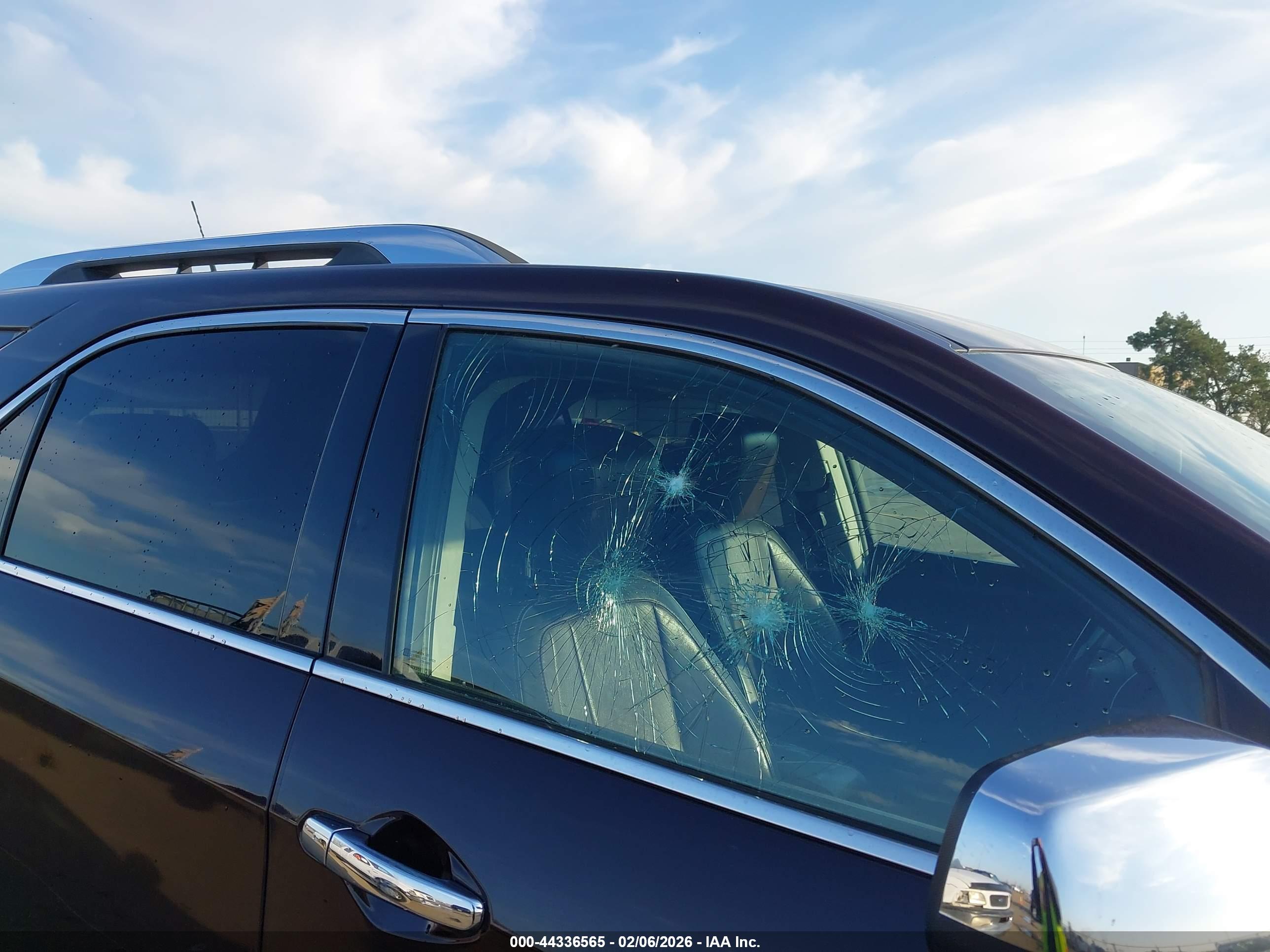 CHEVROLET EQUINOX image 6