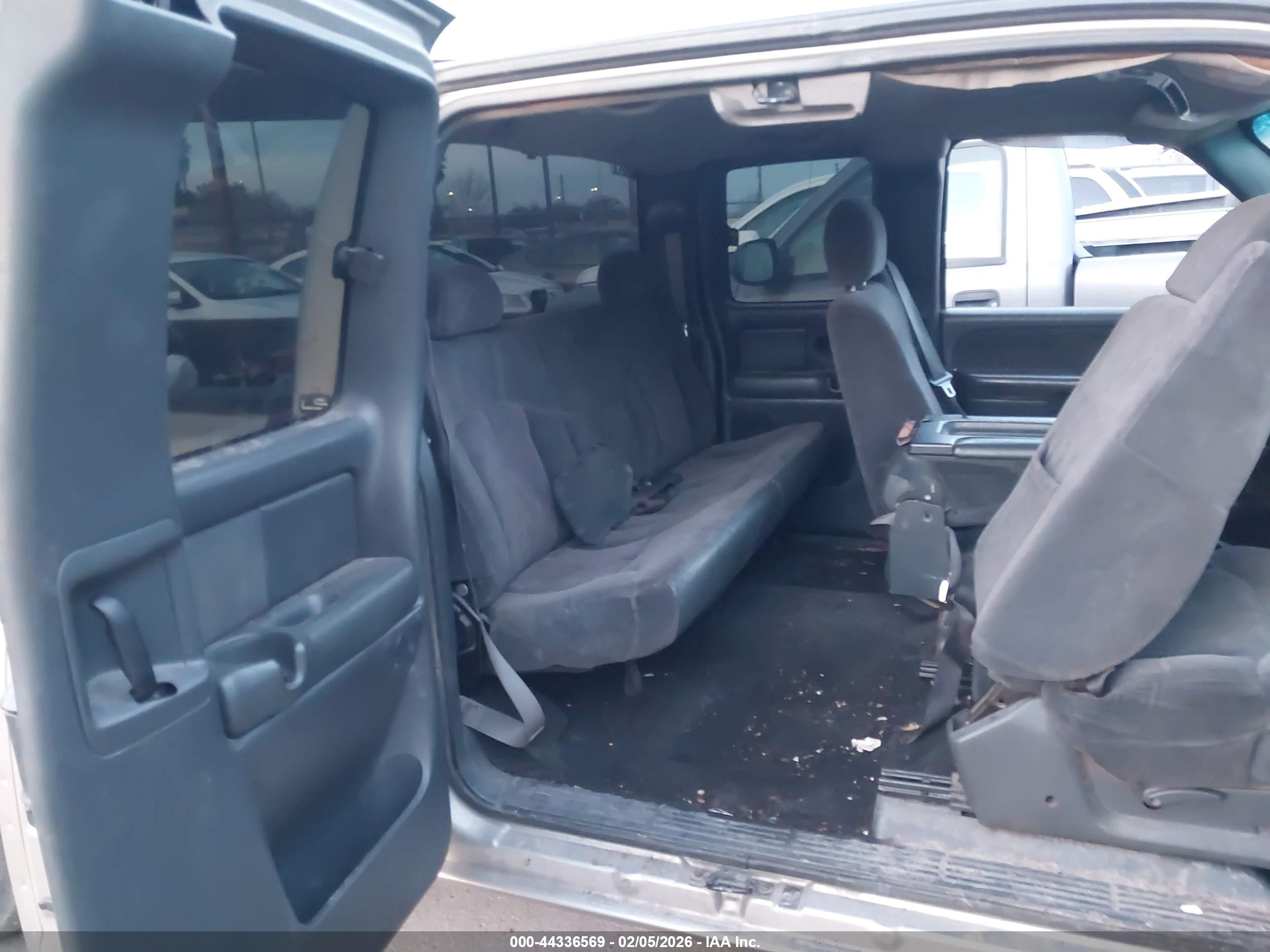 CHEVROLET SILVERADO image 8