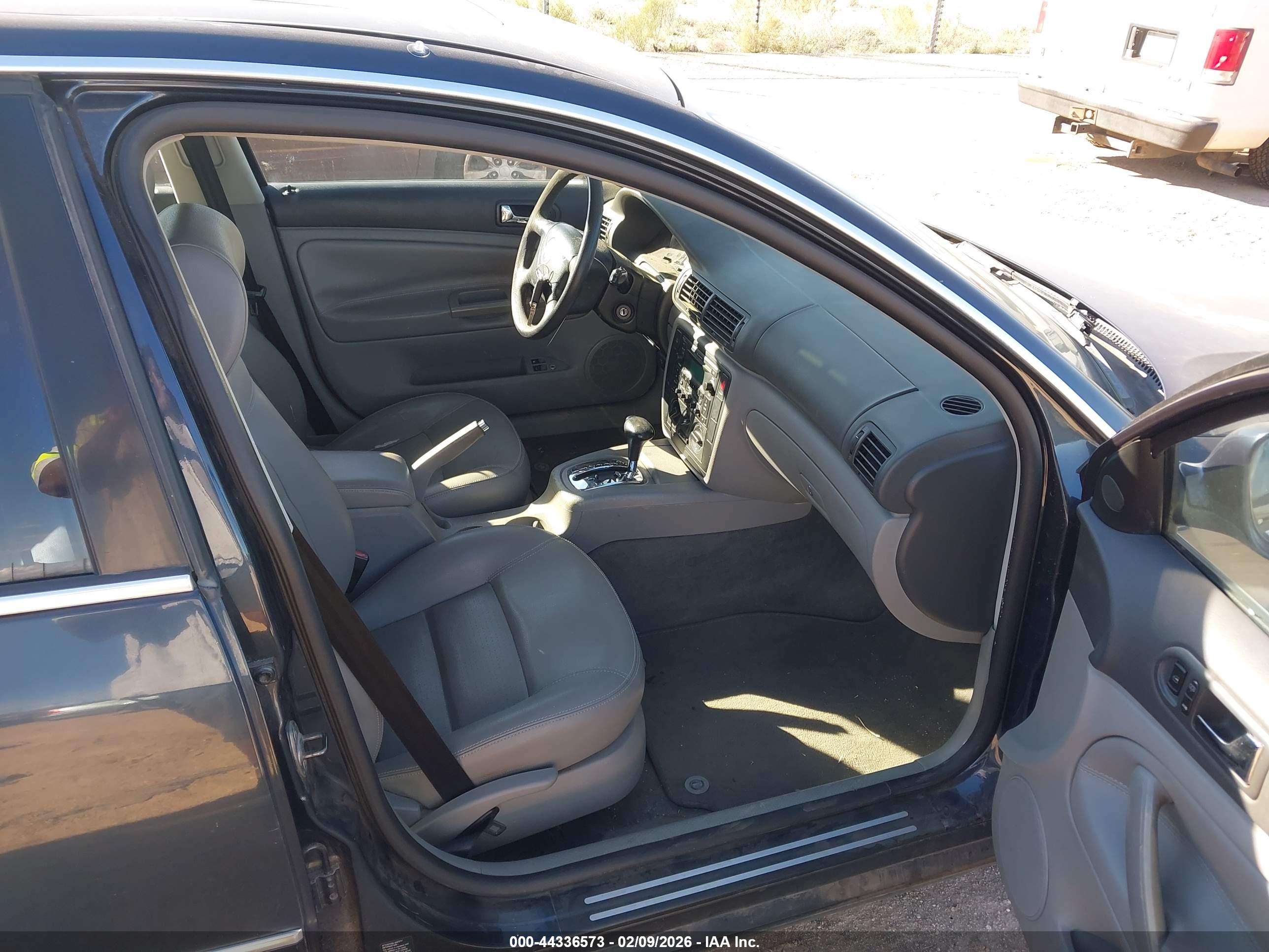 VOLKSWAGEN PASSAT image 5