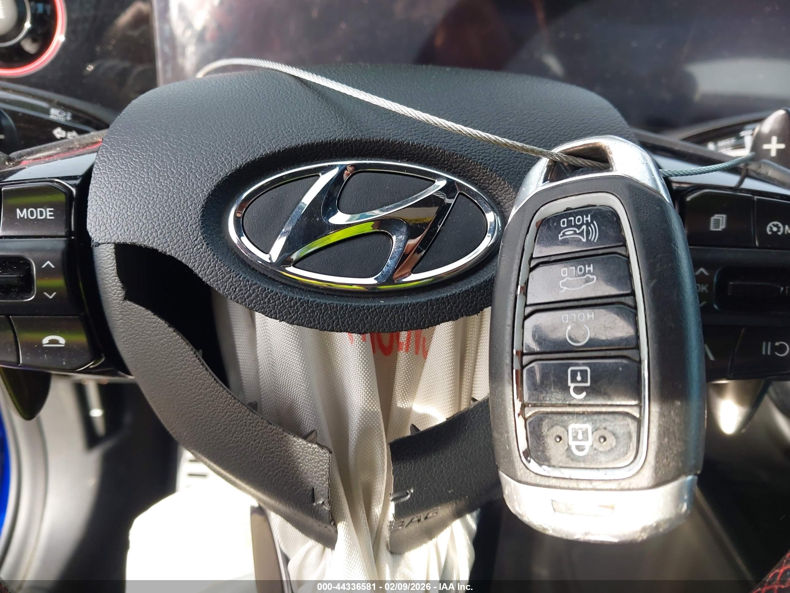 HYUNDAI ELANTRA image 11
