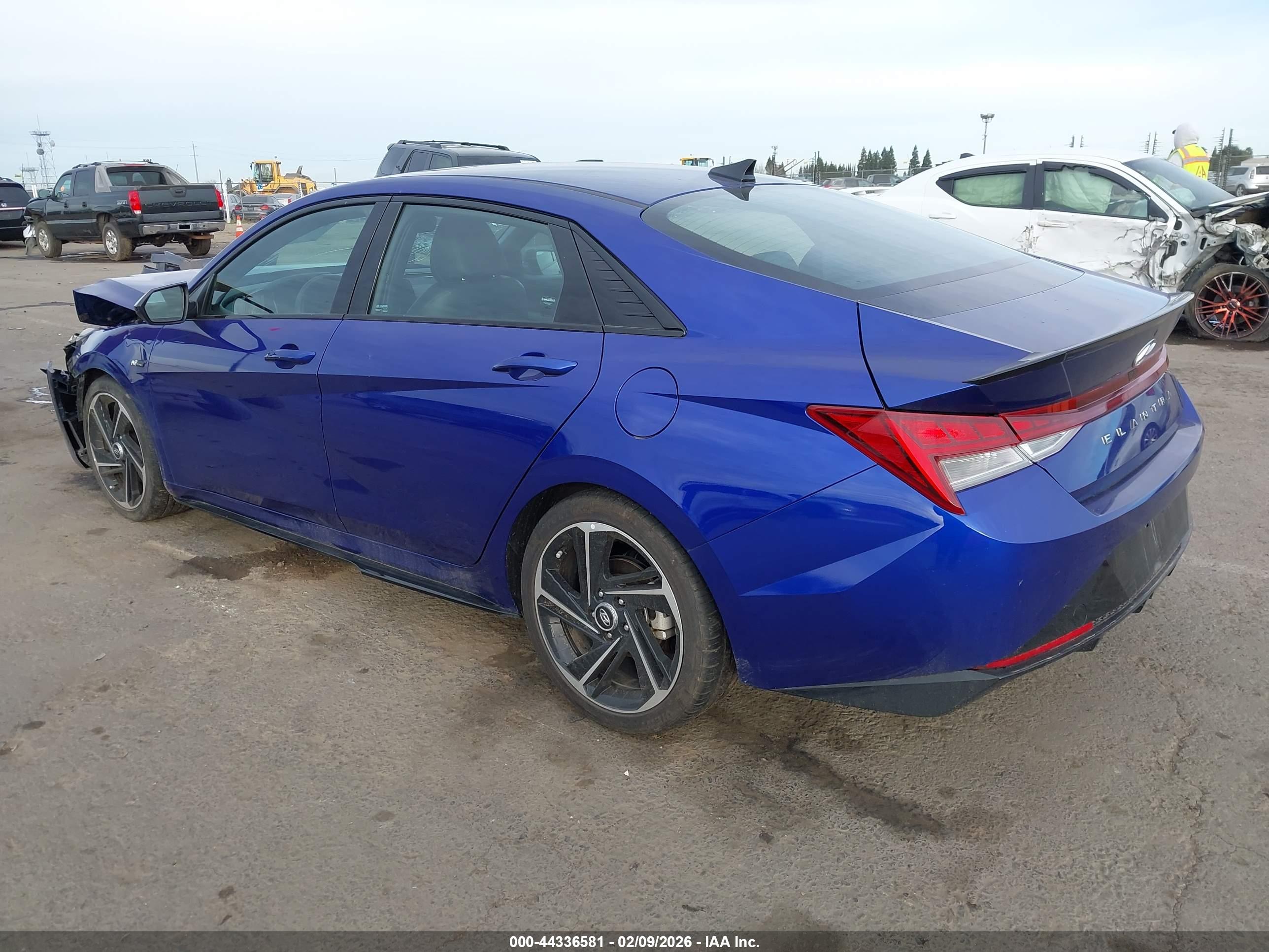HYUNDAI ELANTRA image 3