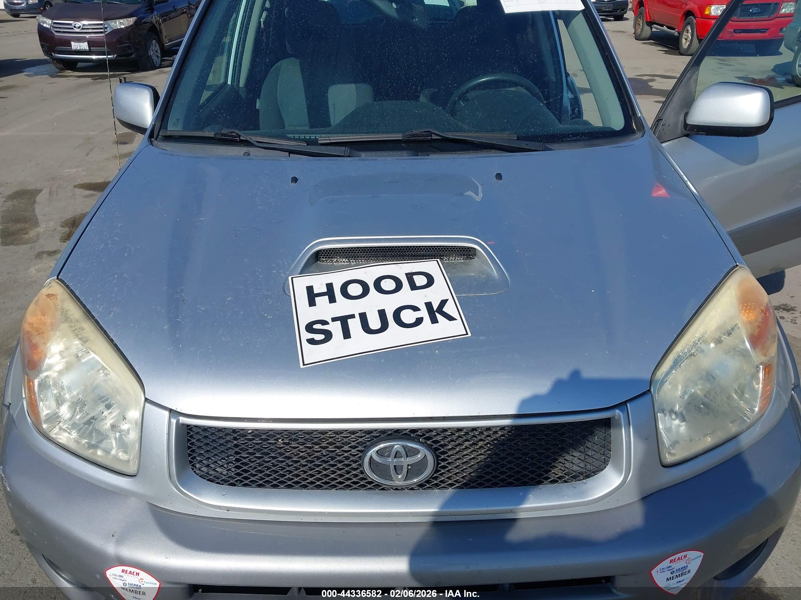 TOYOTA RAV4 image 10