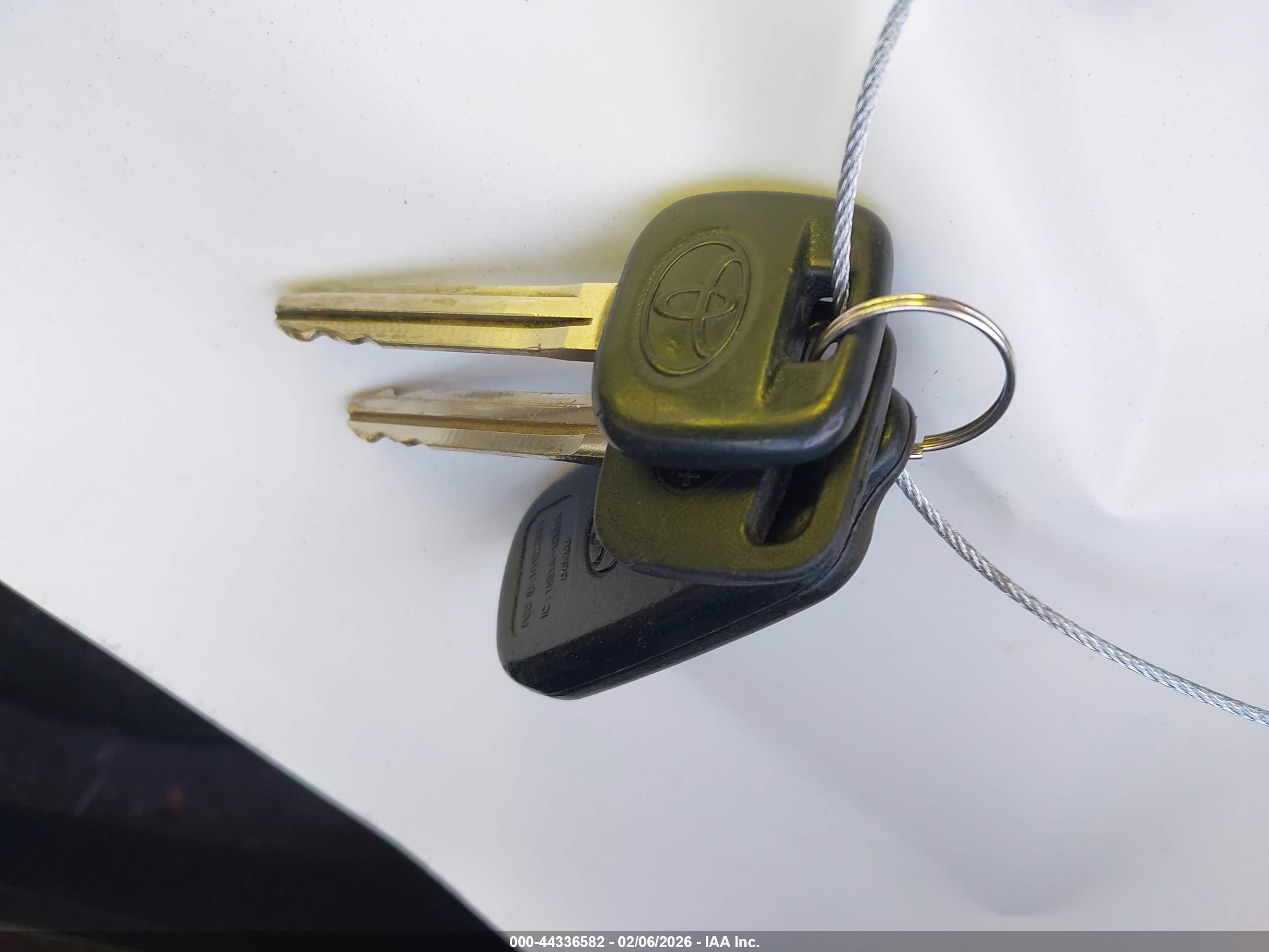 TOYOTA RAV4 image 11