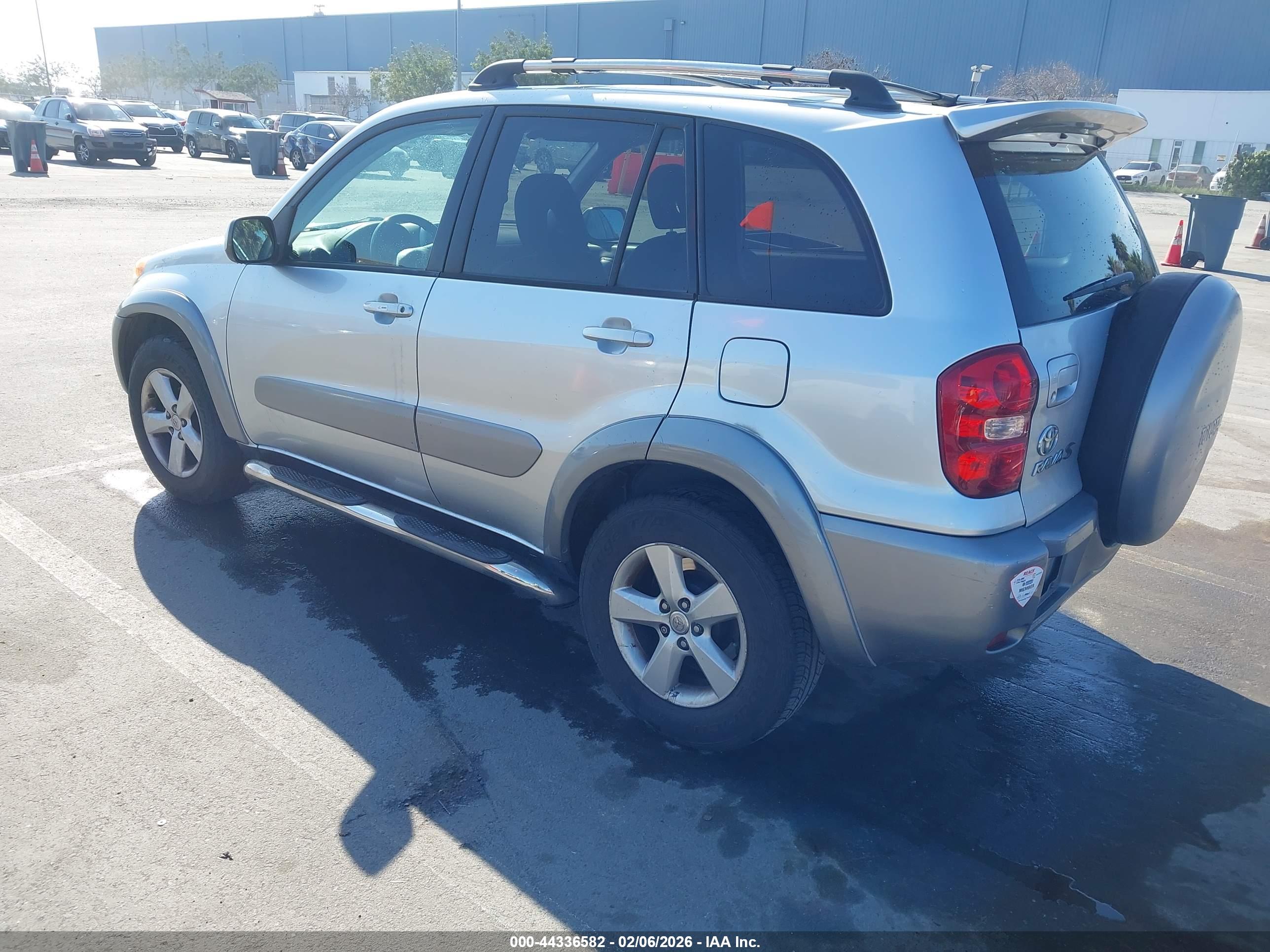 TOYOTA RAV4 image 3