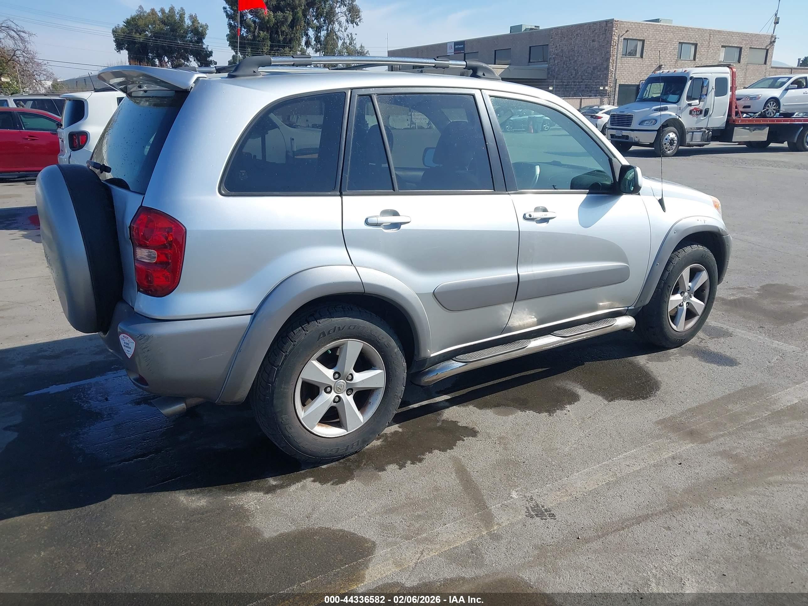TOYOTA RAV4 image 4