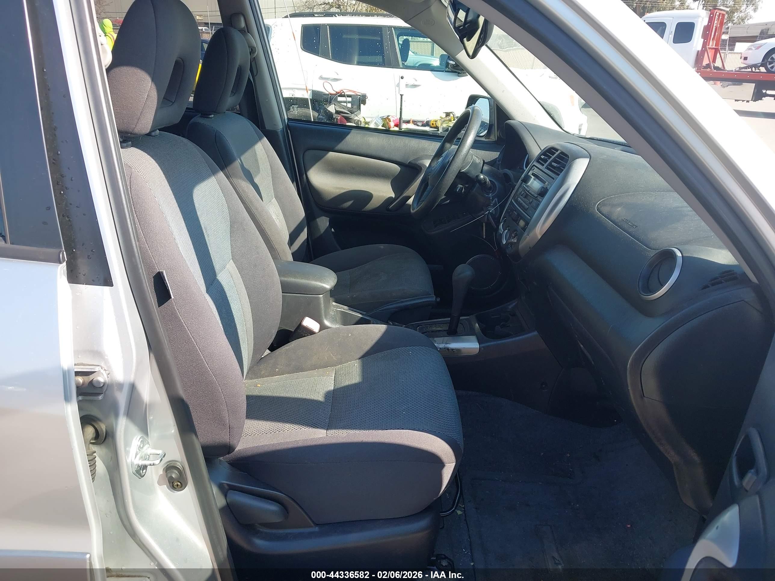 TOYOTA RAV4 image 5