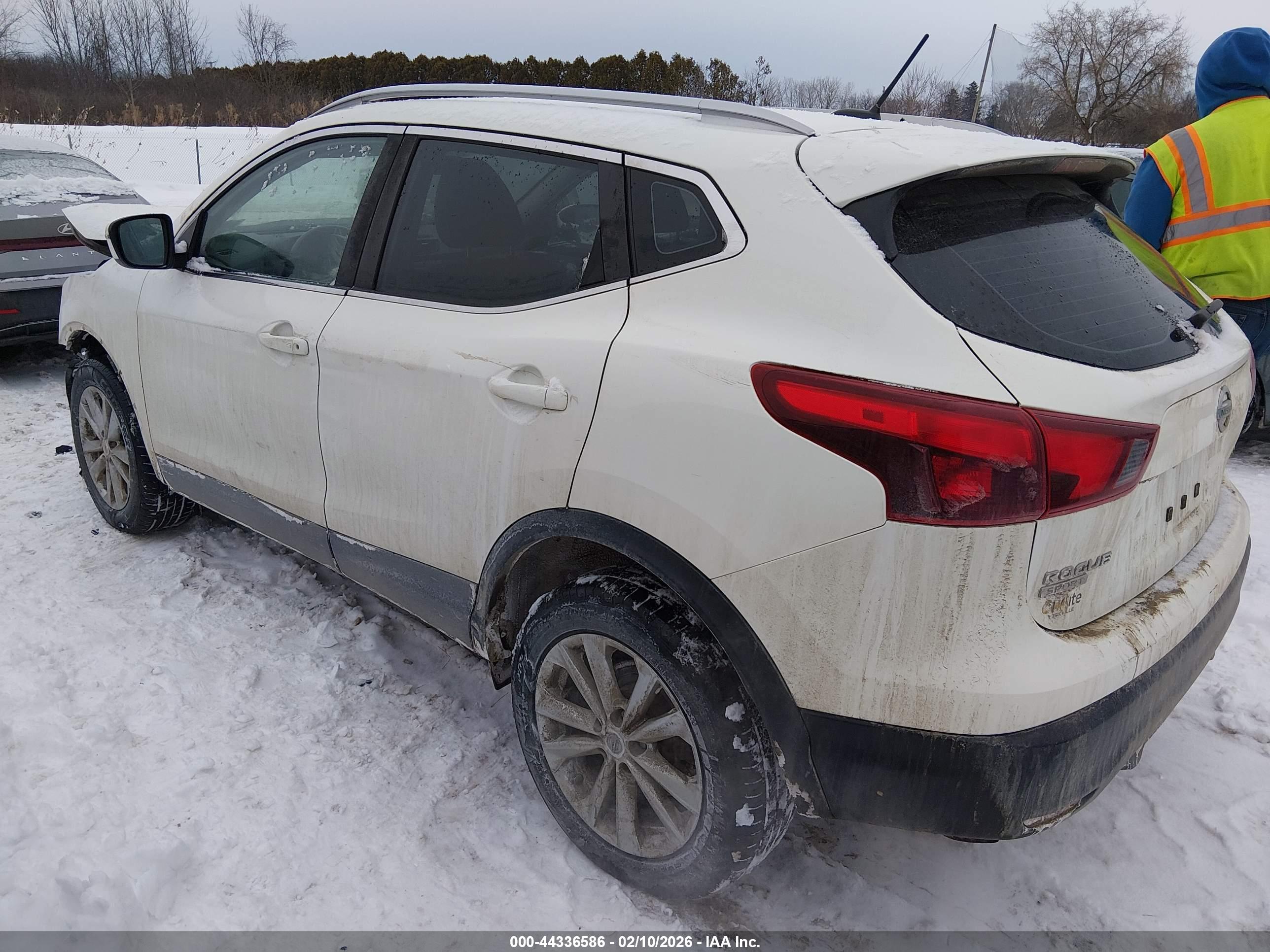 NISSAN ROGUE image 3