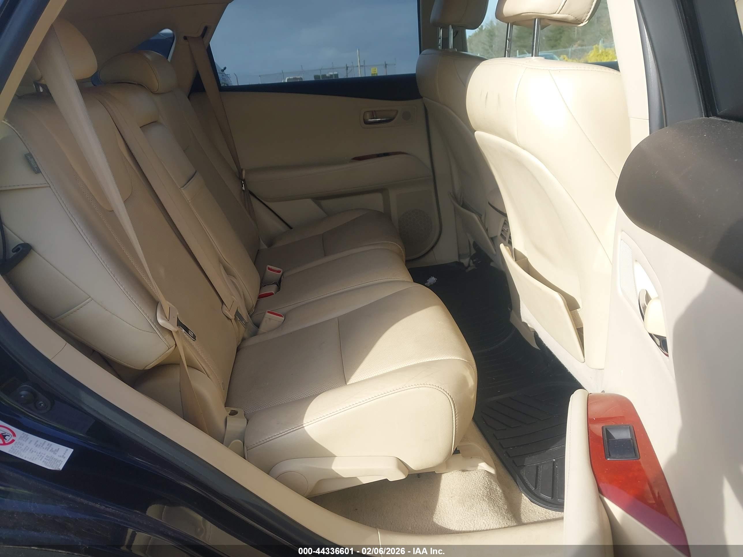 LEXUS RX image 8