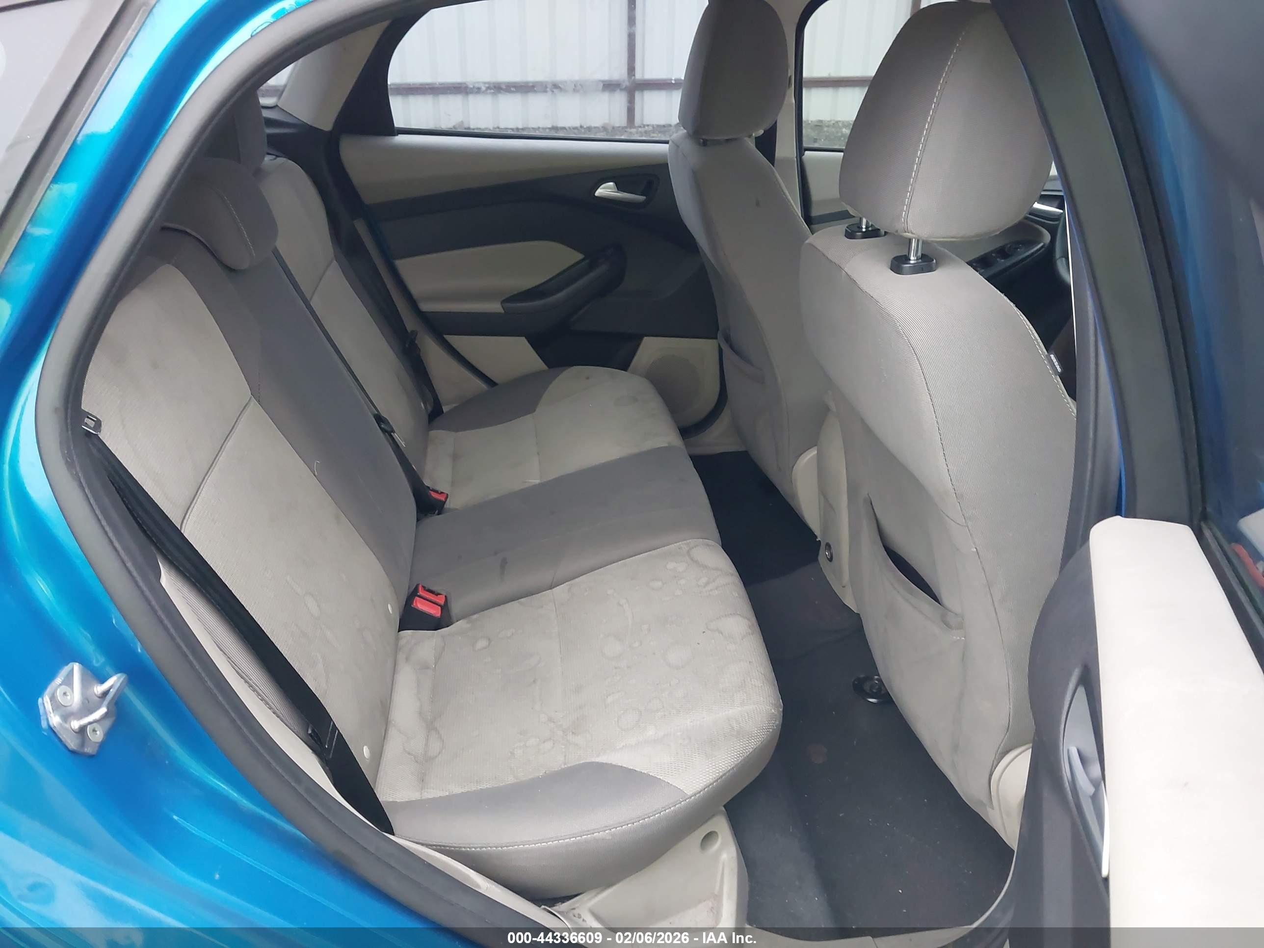 FORD FOCUS image 8