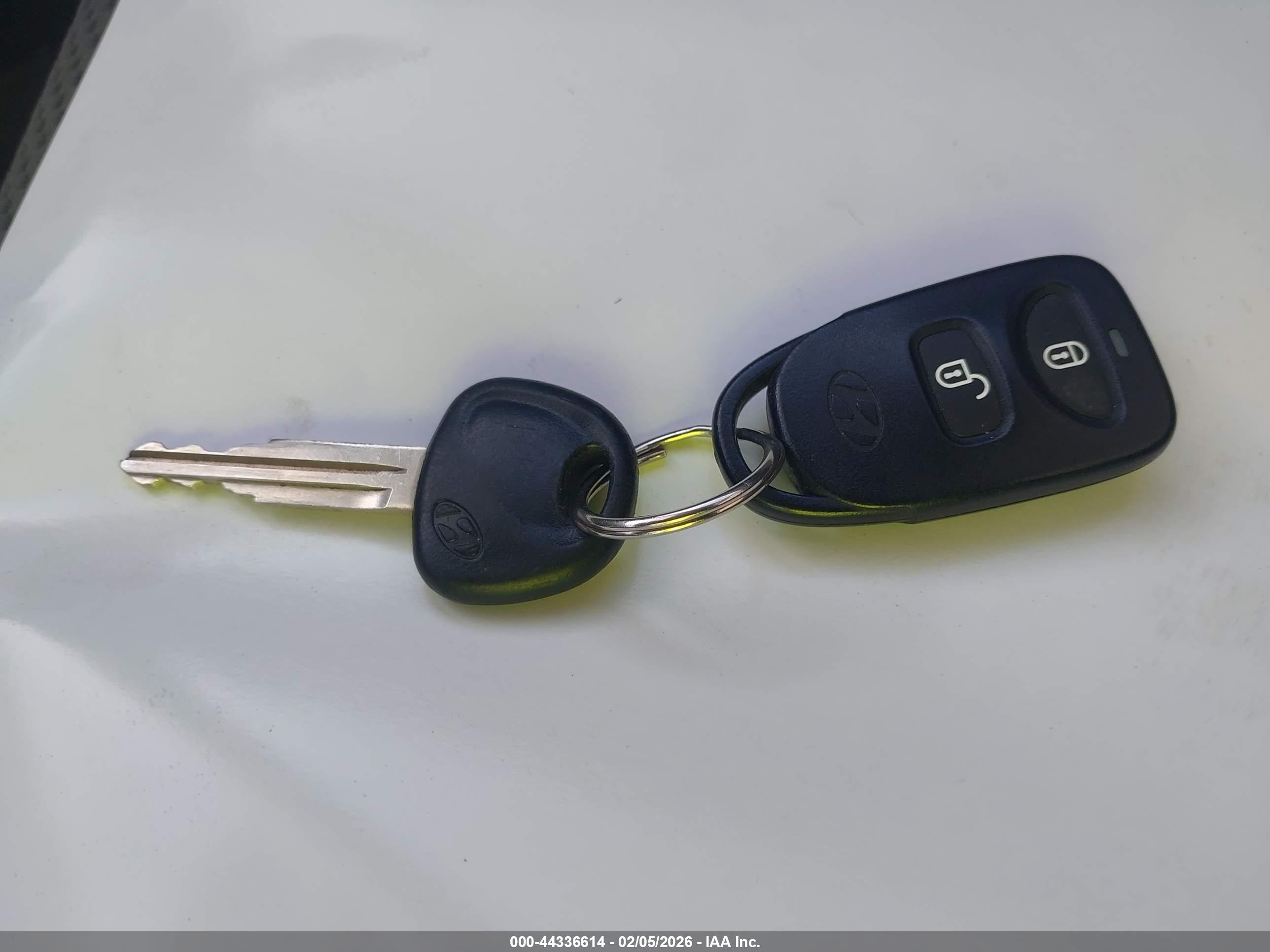 HYUNDAI TUCSON image 11