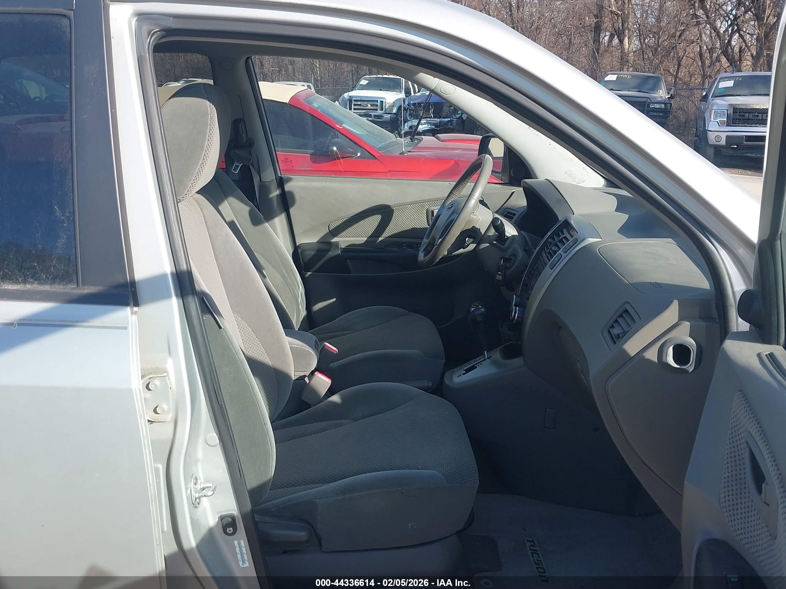 HYUNDAI TUCSON image 5