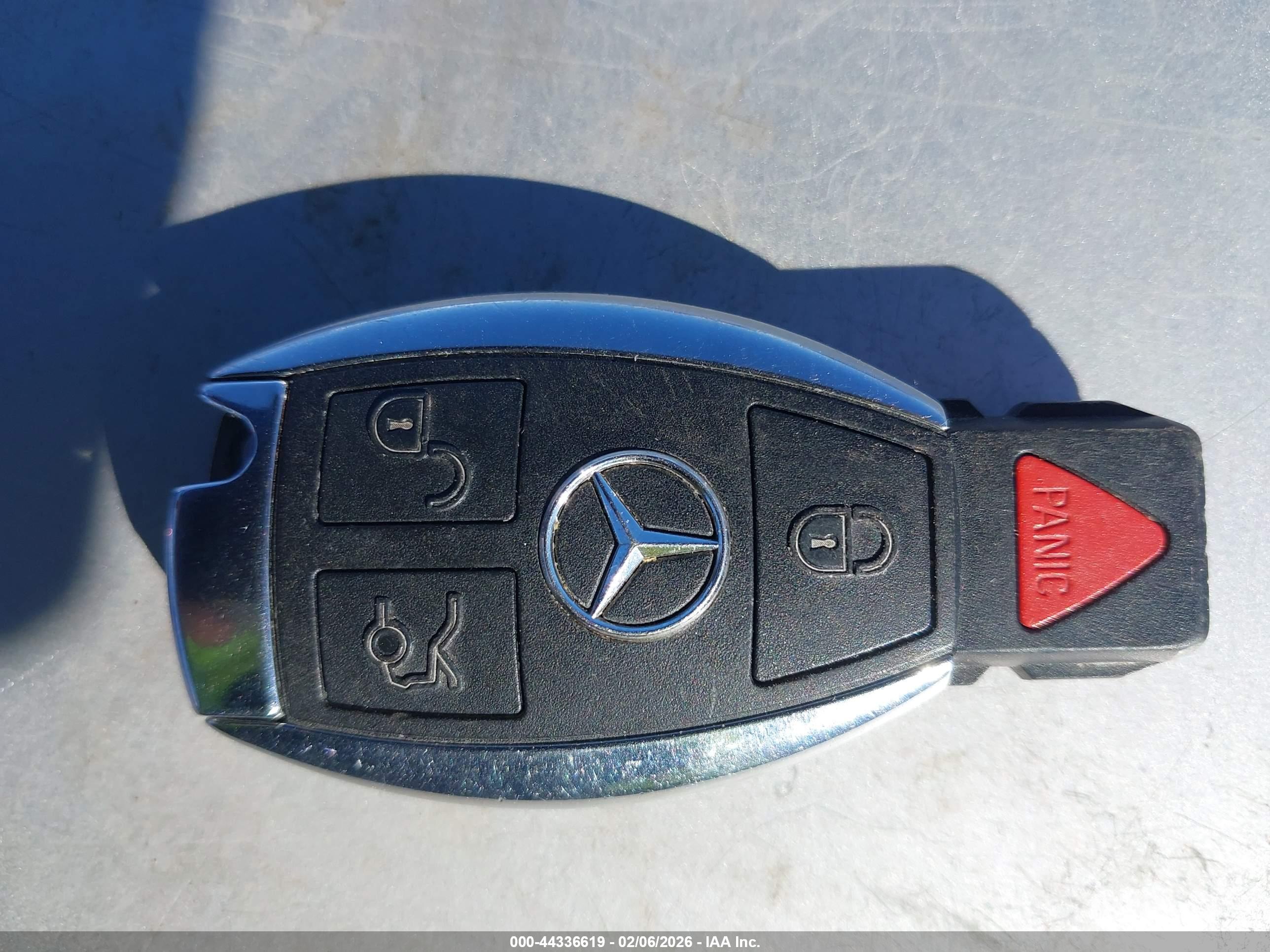 MERCEDES-BENZ E image 11
