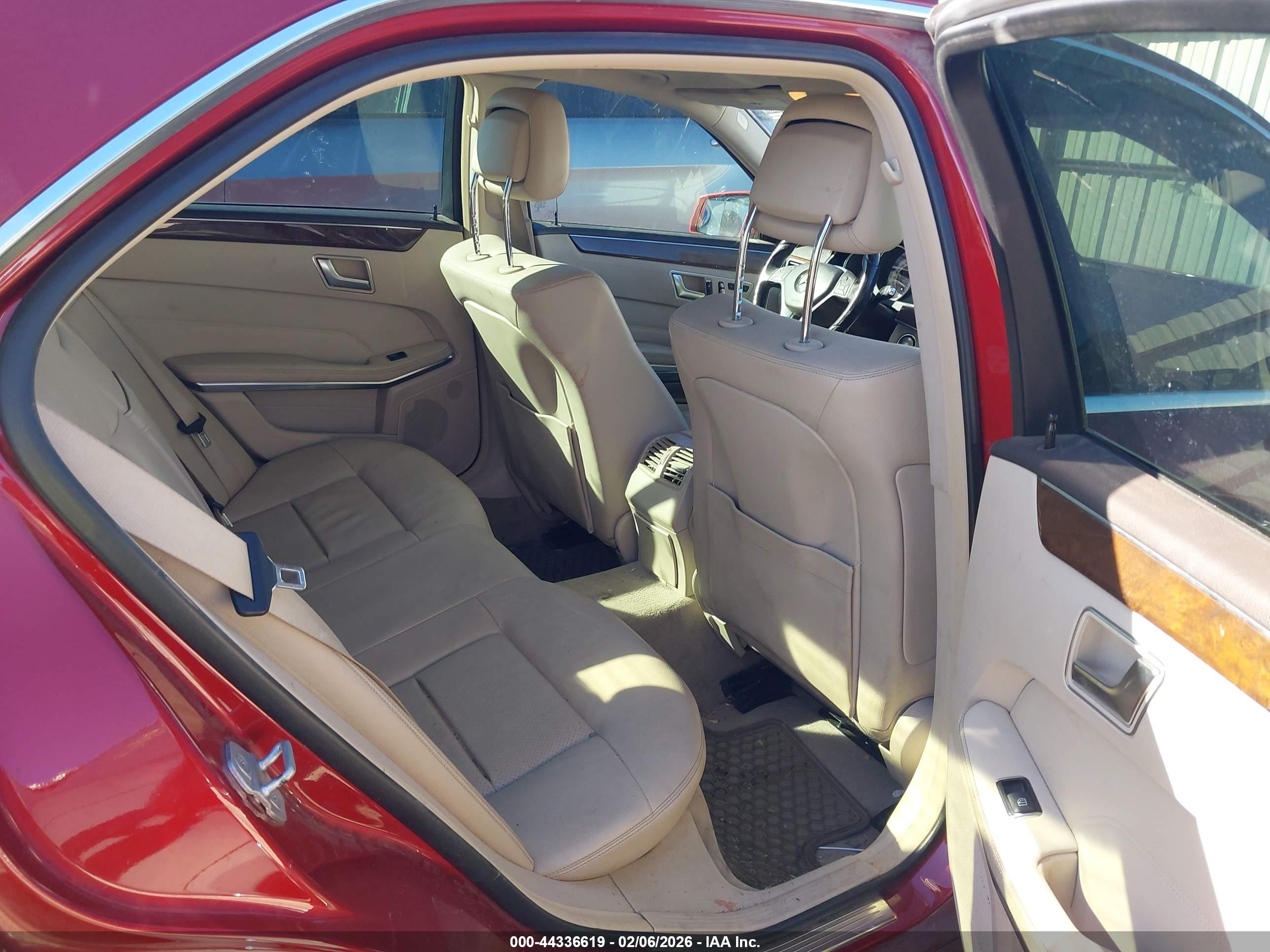 MERCEDES-BENZ E image 8