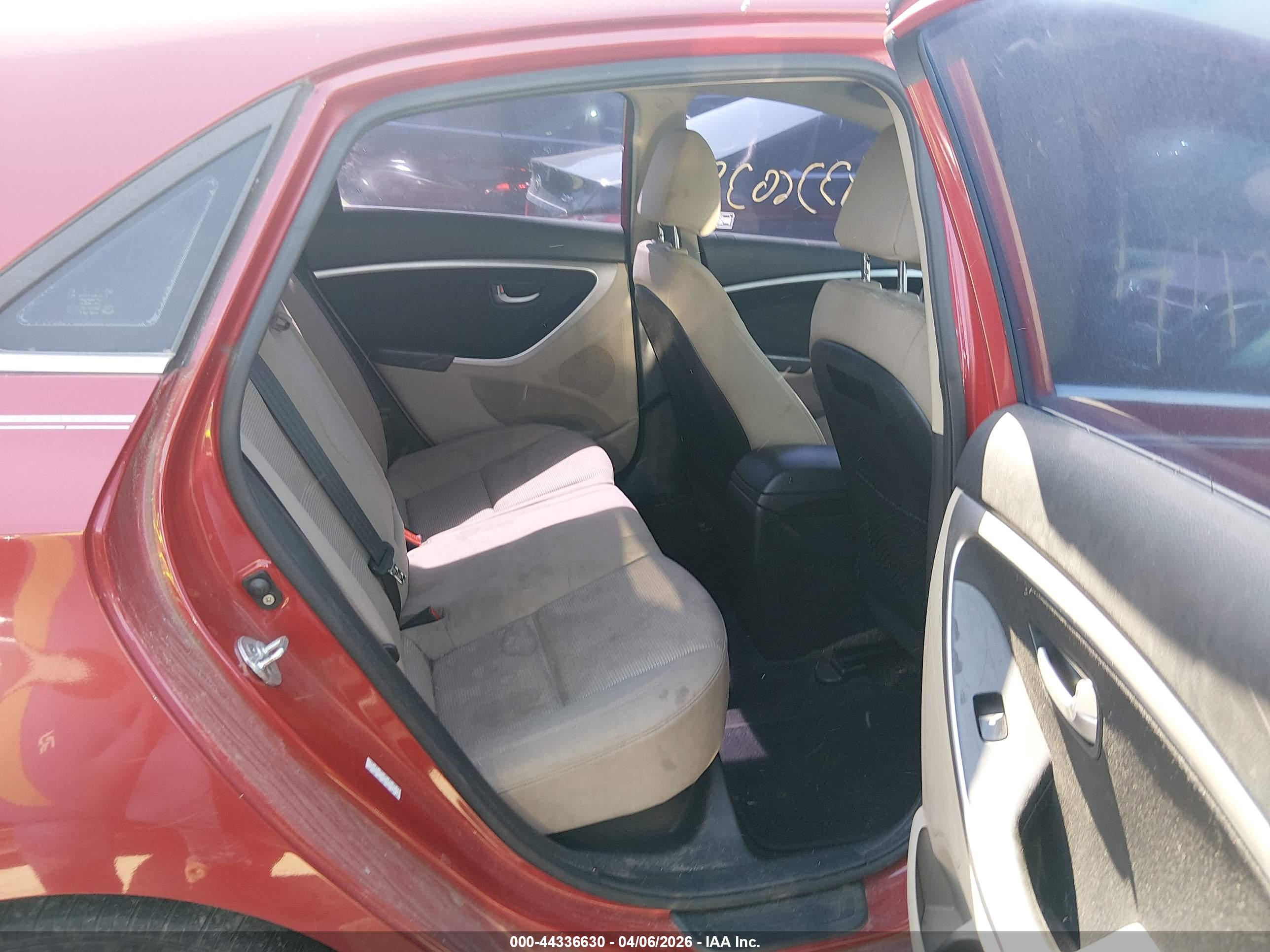 HYUNDAI ELANTRA image 8