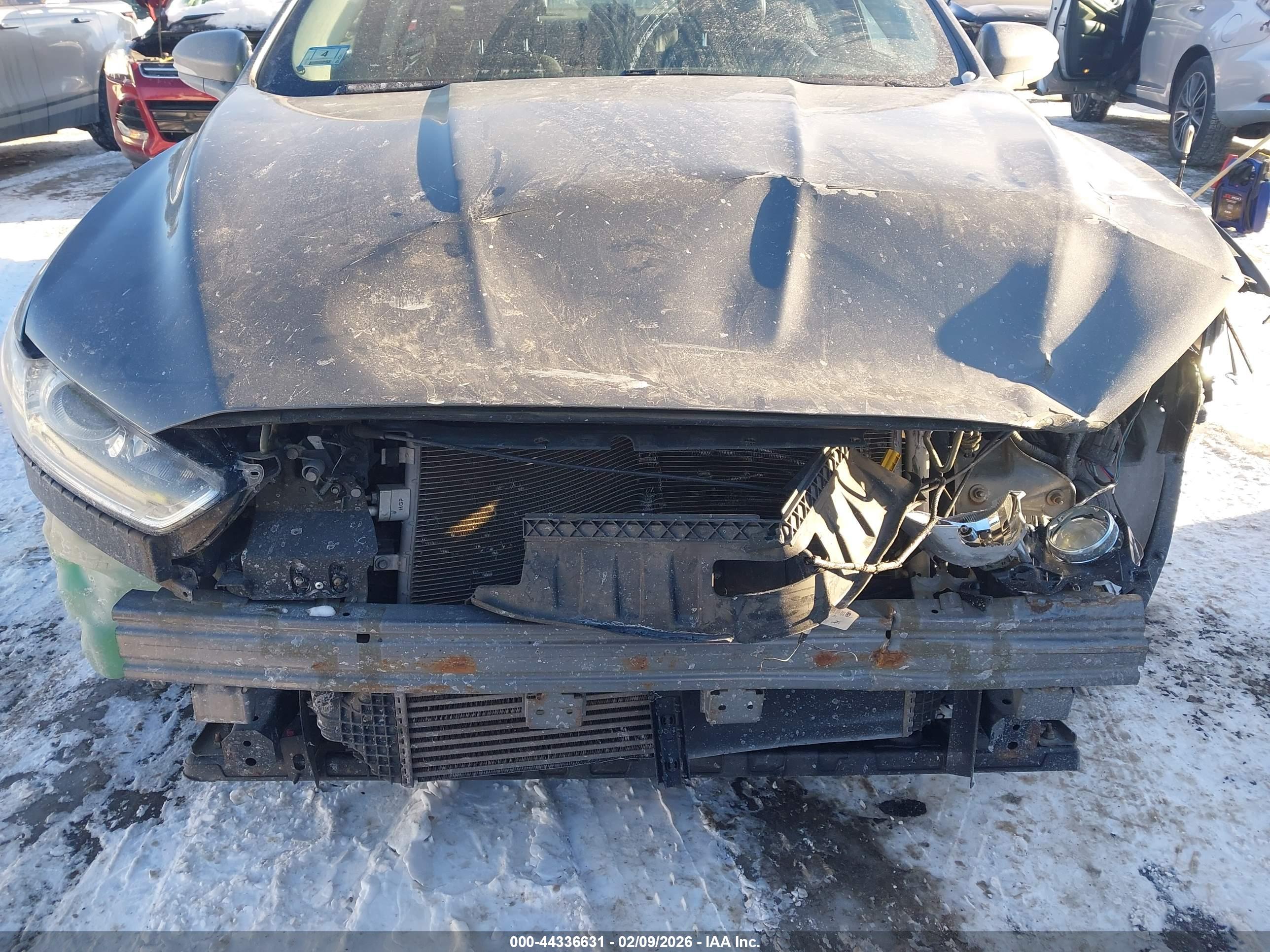 FORD FUSION image 6