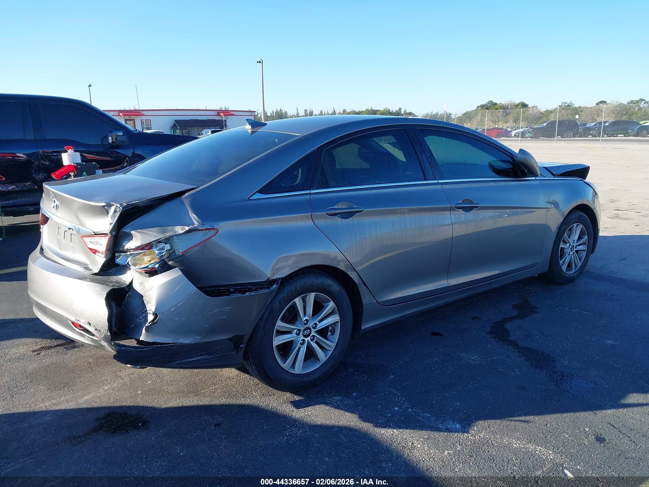 HYUNDAI SONATA image 4