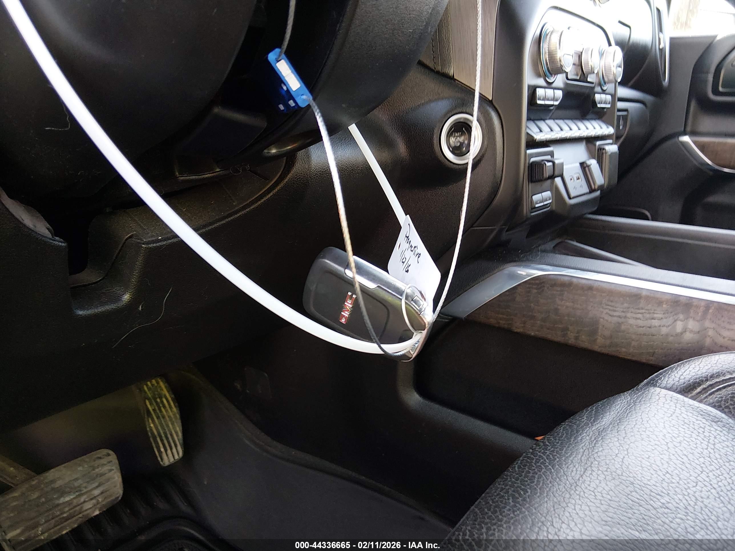 GMC SIERRA image 11