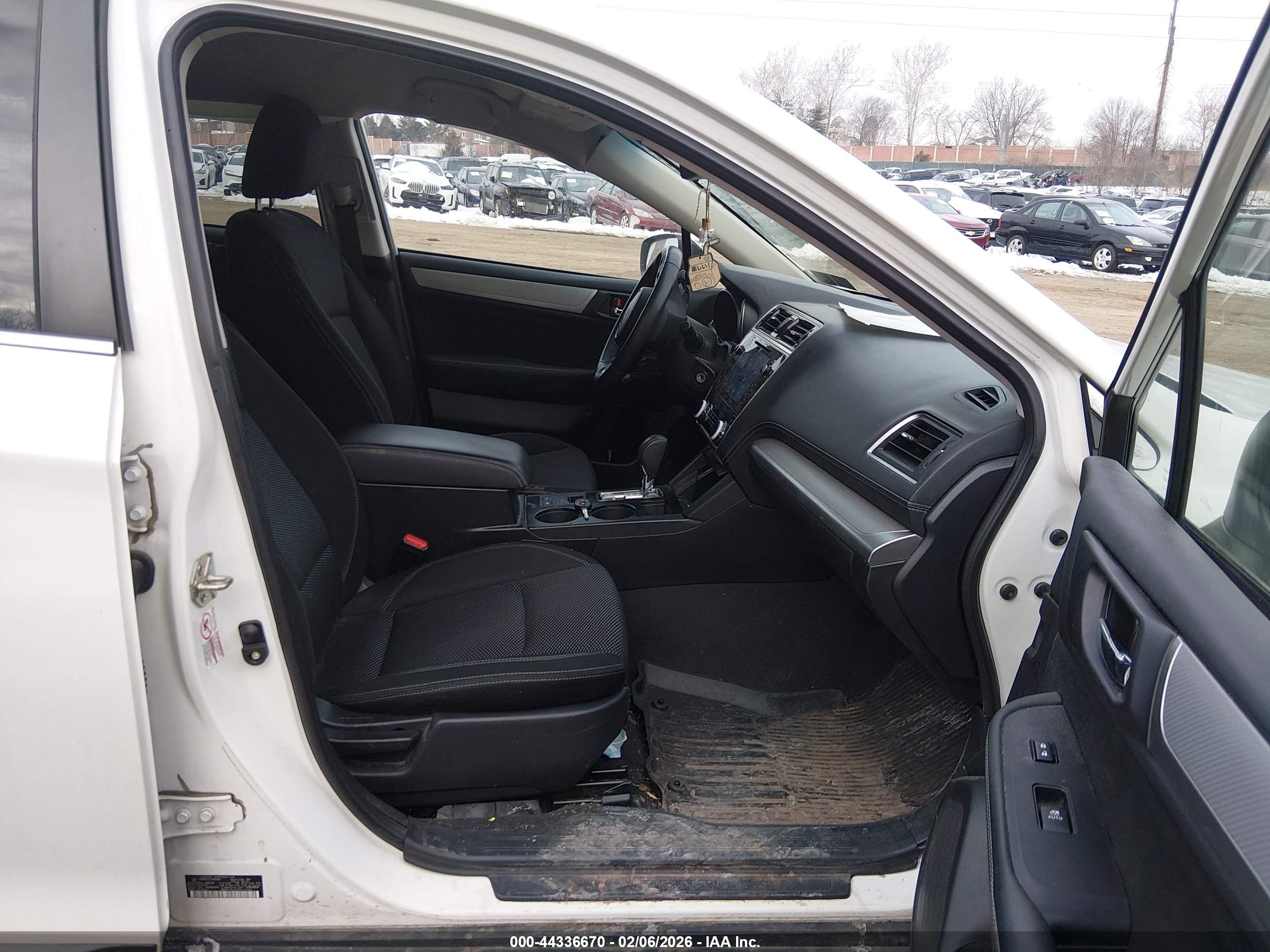 SUBARU OUTBACK image 5