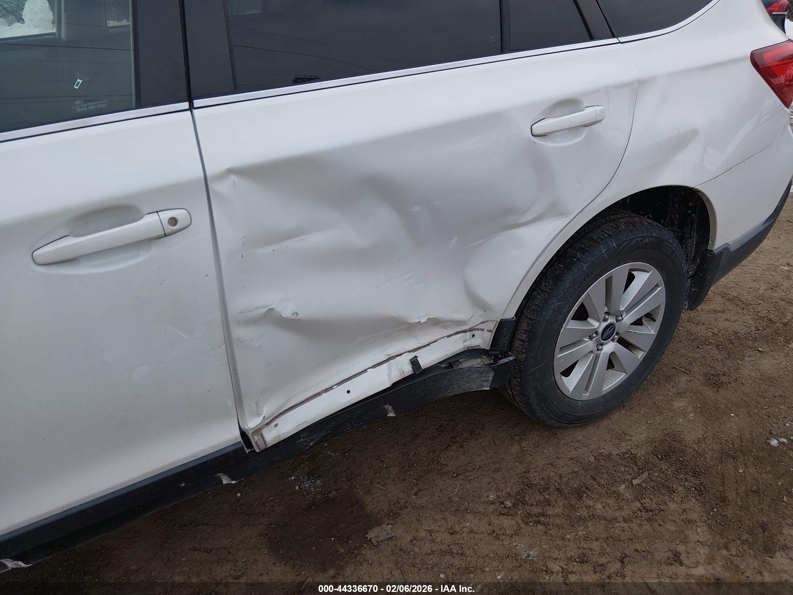 SUBARU OUTBACK image 6