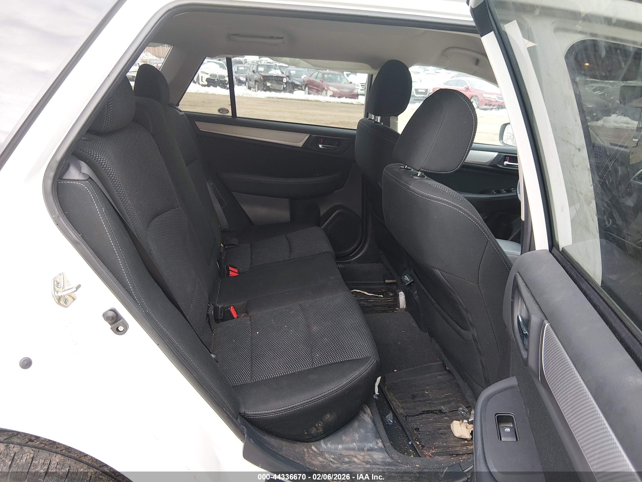 SUBARU OUTBACK image 8