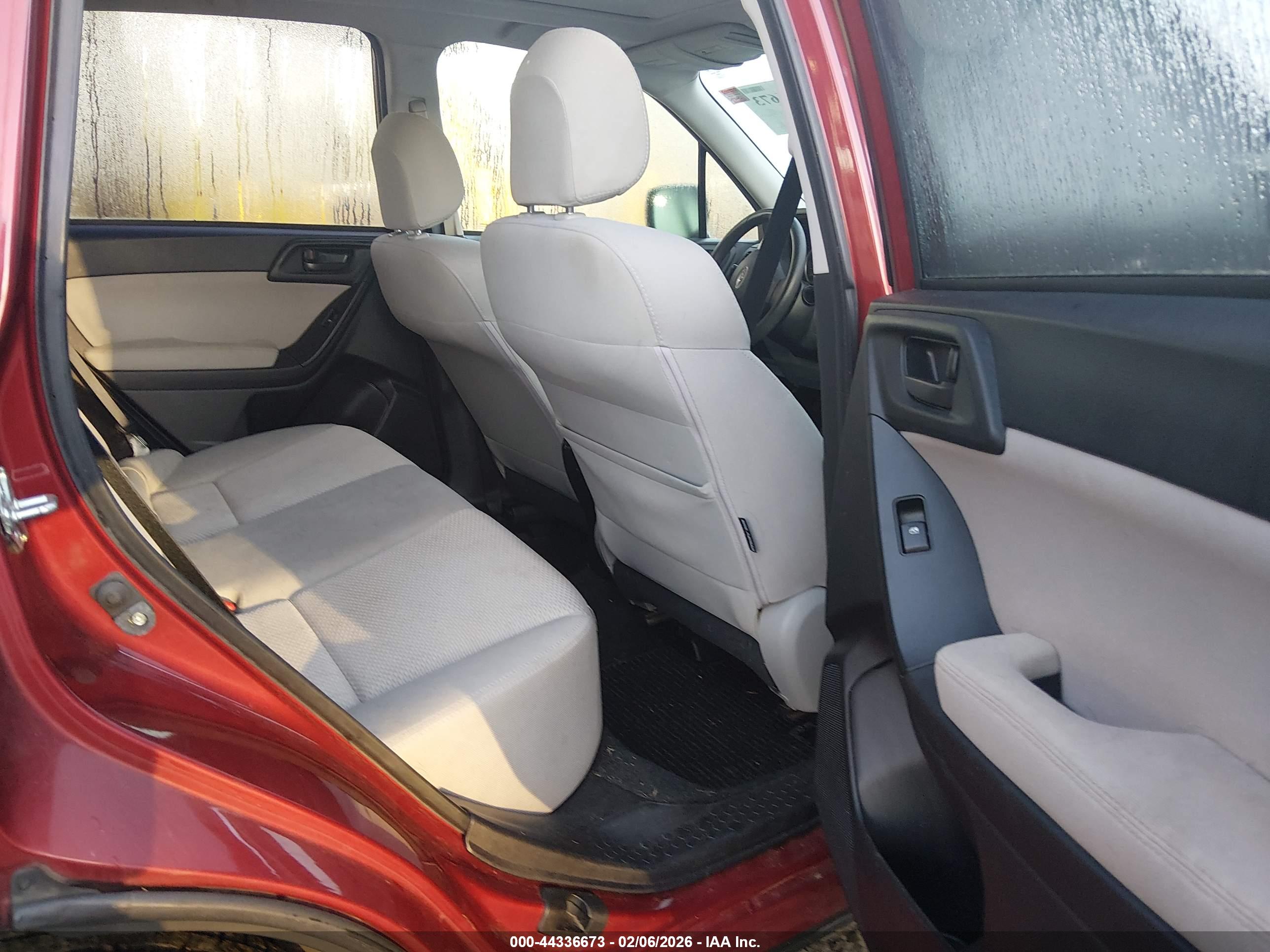 SUBARU FORESTER image 8