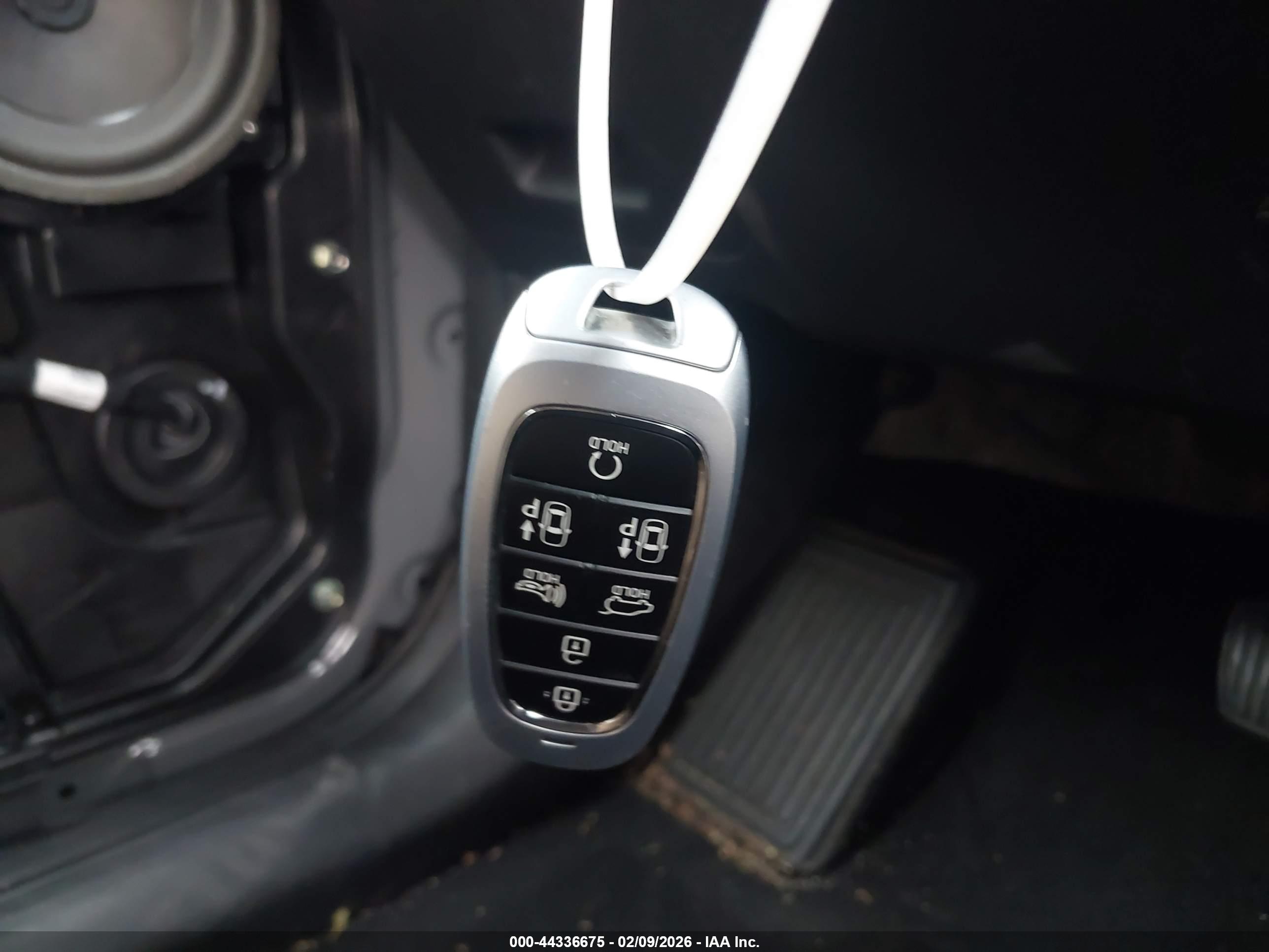 HYUNDAI SANTA image 11