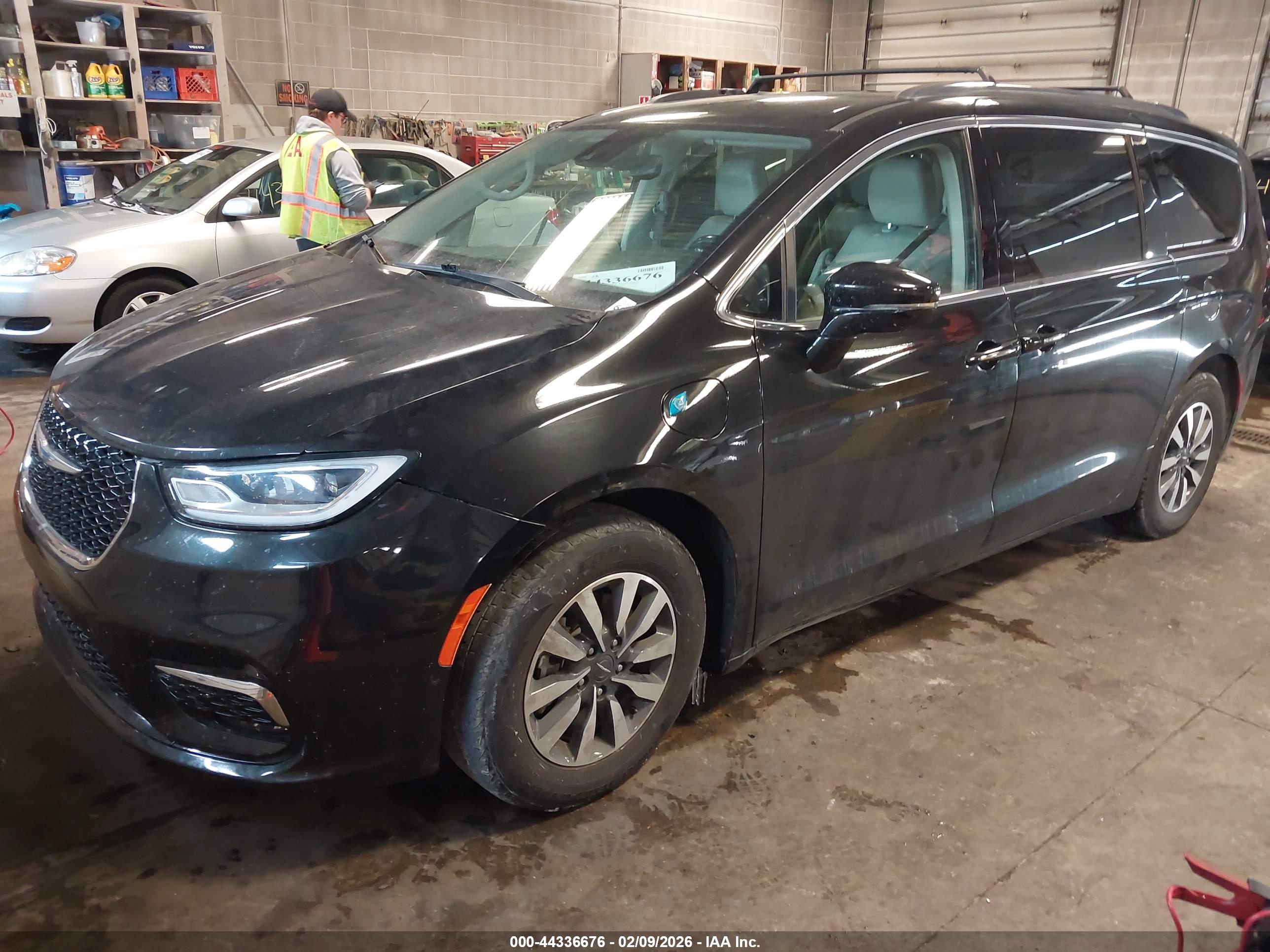 CHRYSLER PACIFICA image 2