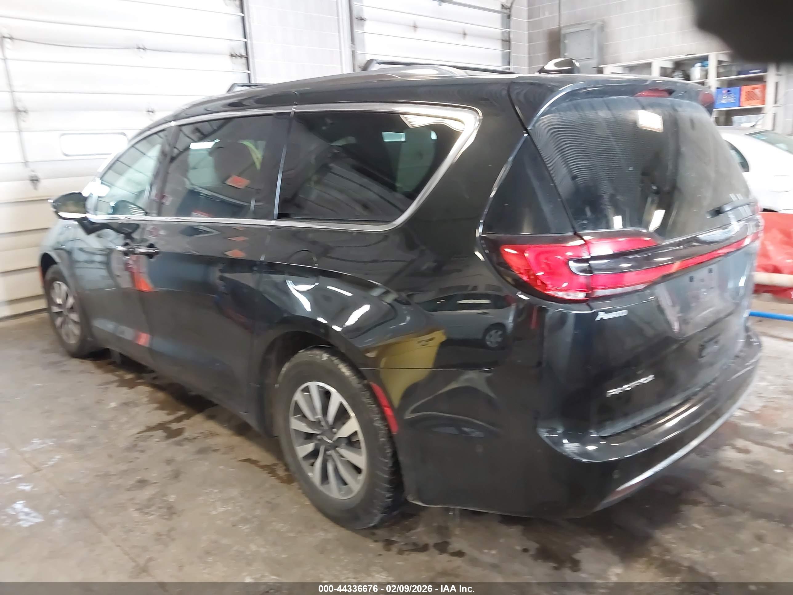 CHRYSLER PACIFICA image 3