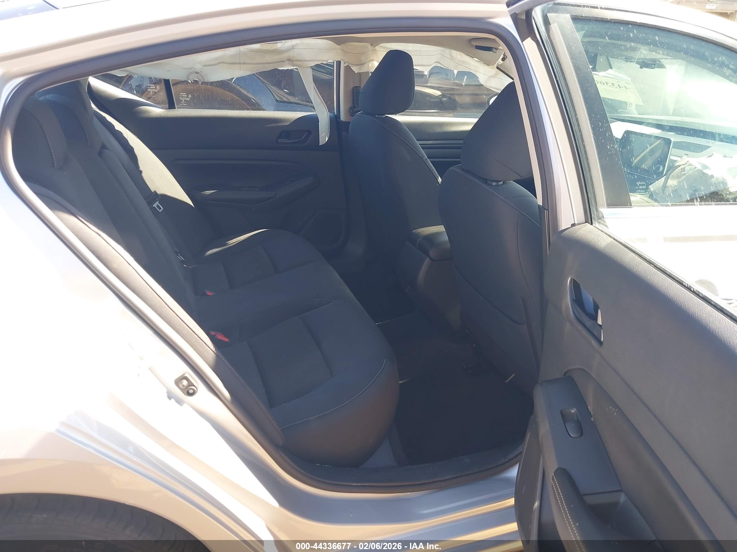 NISSAN ALTIMA image 8