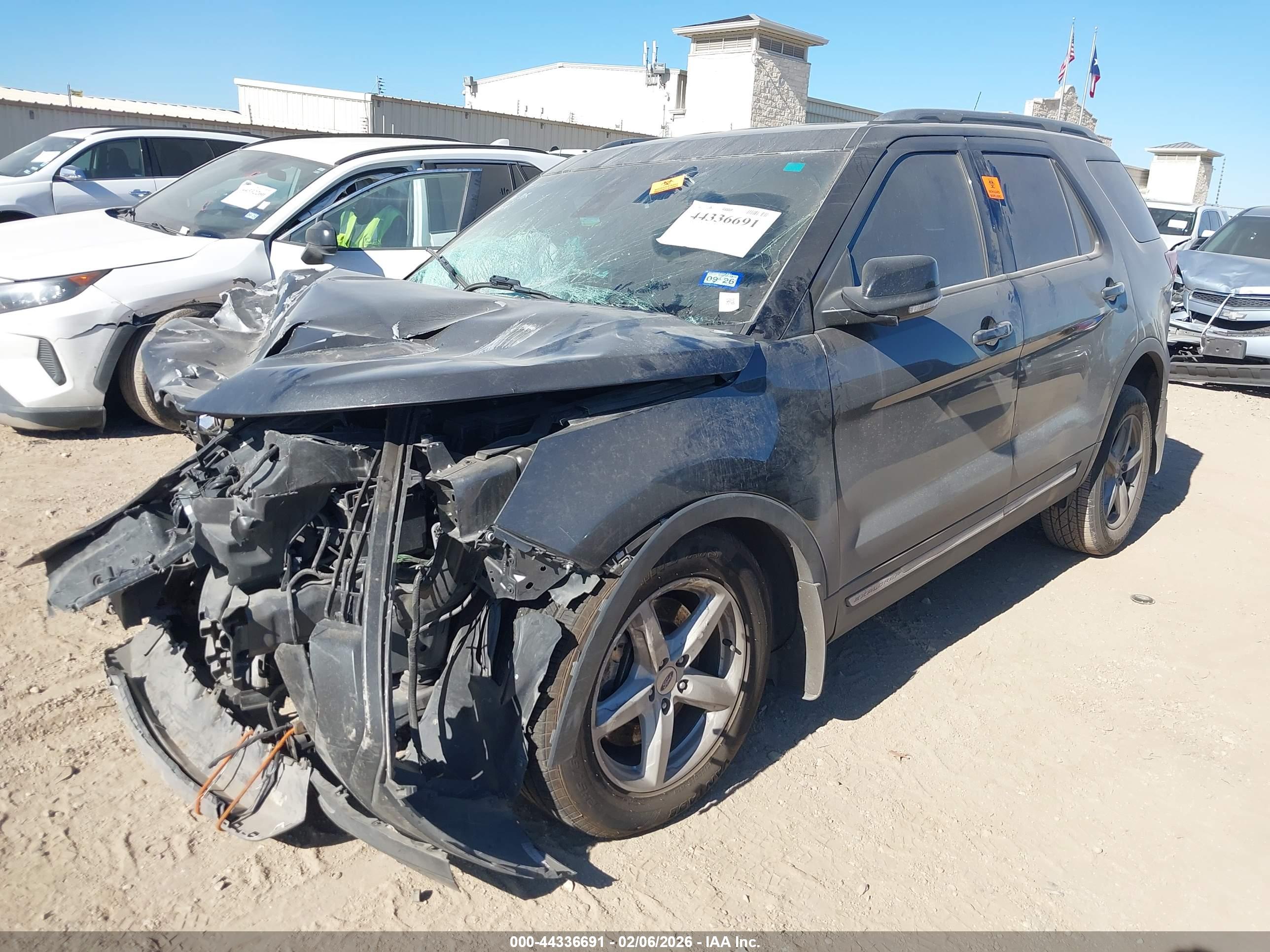 FORD EXPLORER image 2