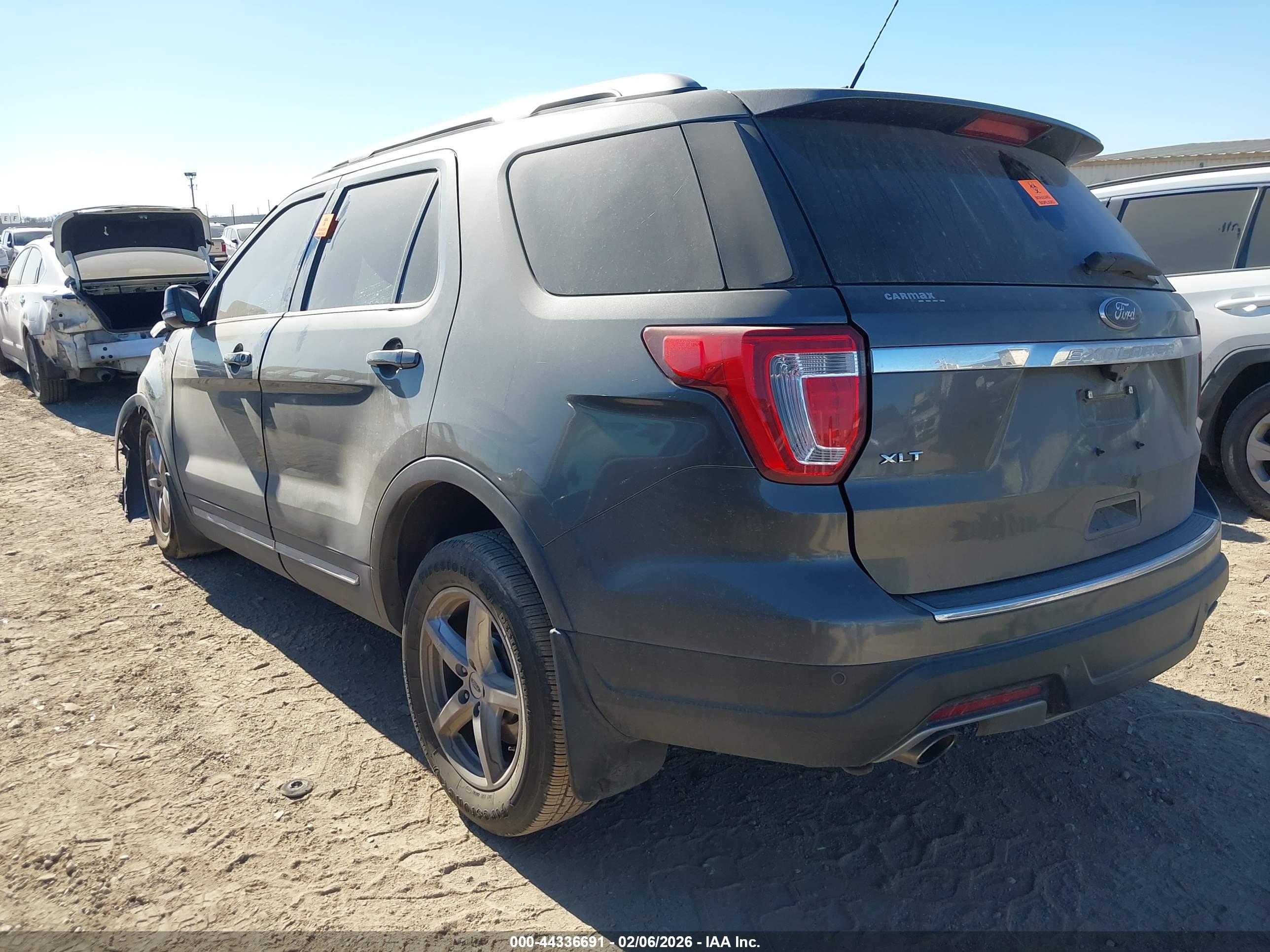 FORD EXPLORER image 3