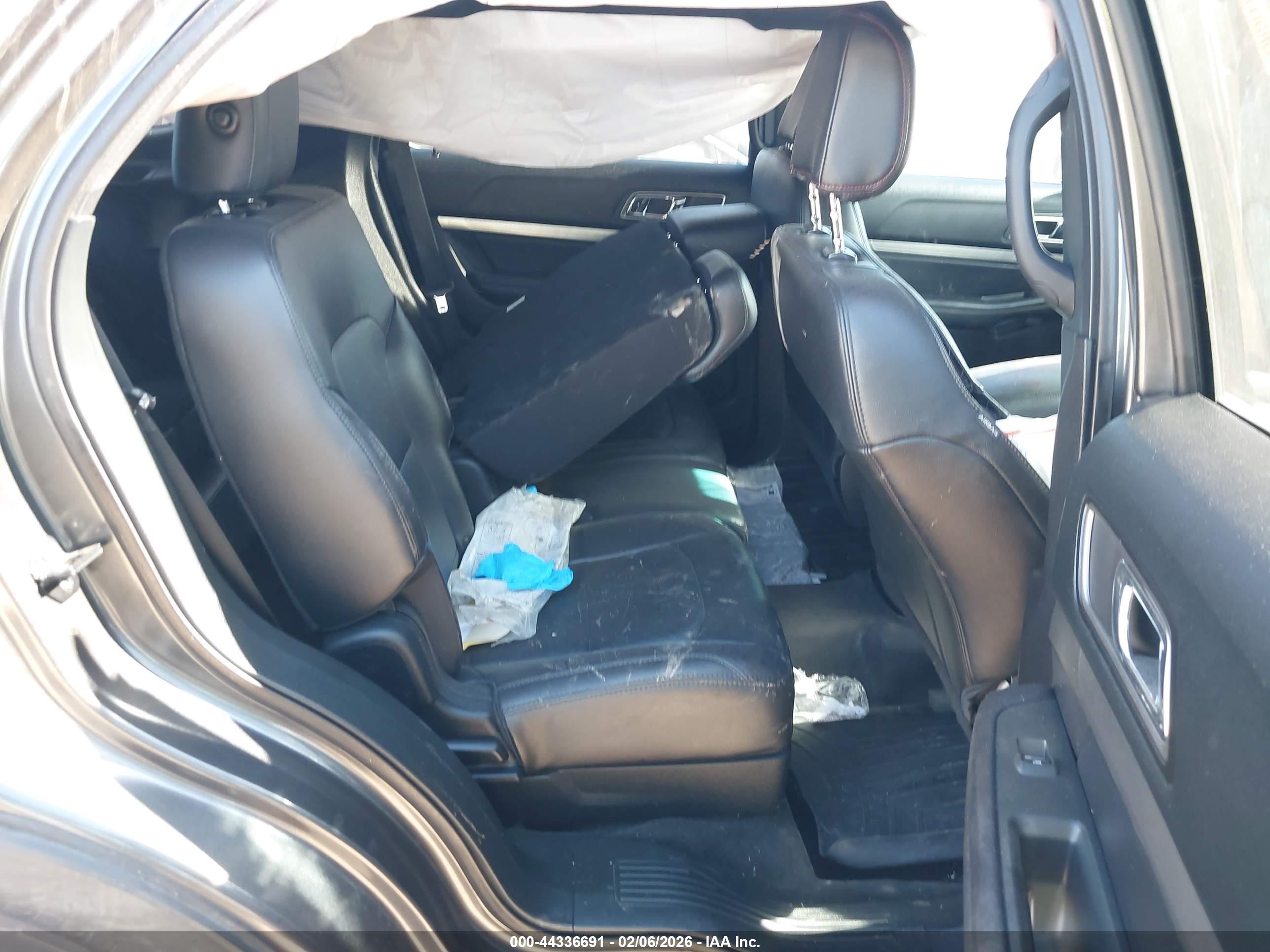 FORD EXPLORER image 8